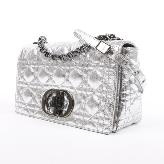Sac à bandoulière chaîne en cuir Christian Dior Caro en argent métallisé