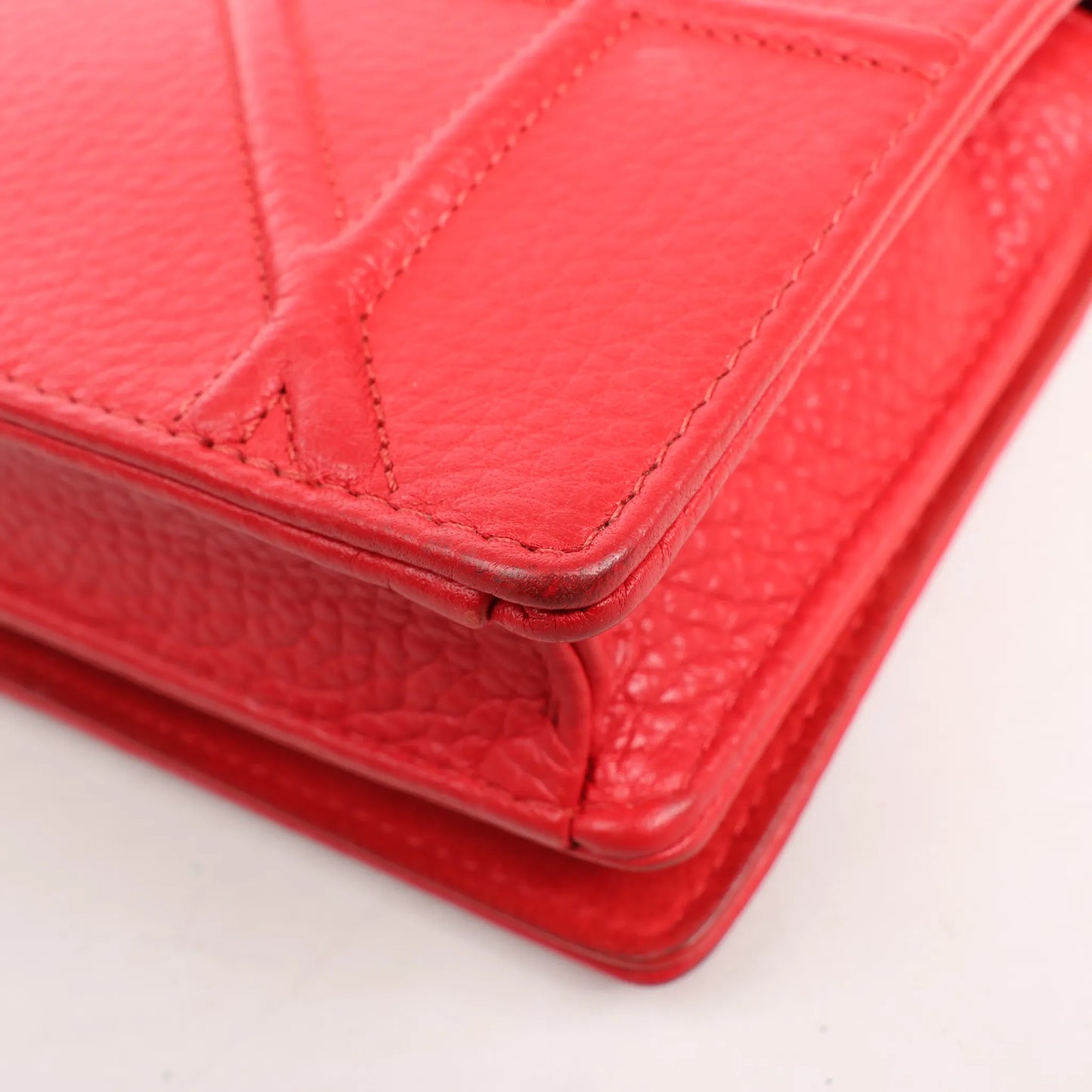 Dior Diorama Schultertasche aus rotem Leder mit Kette