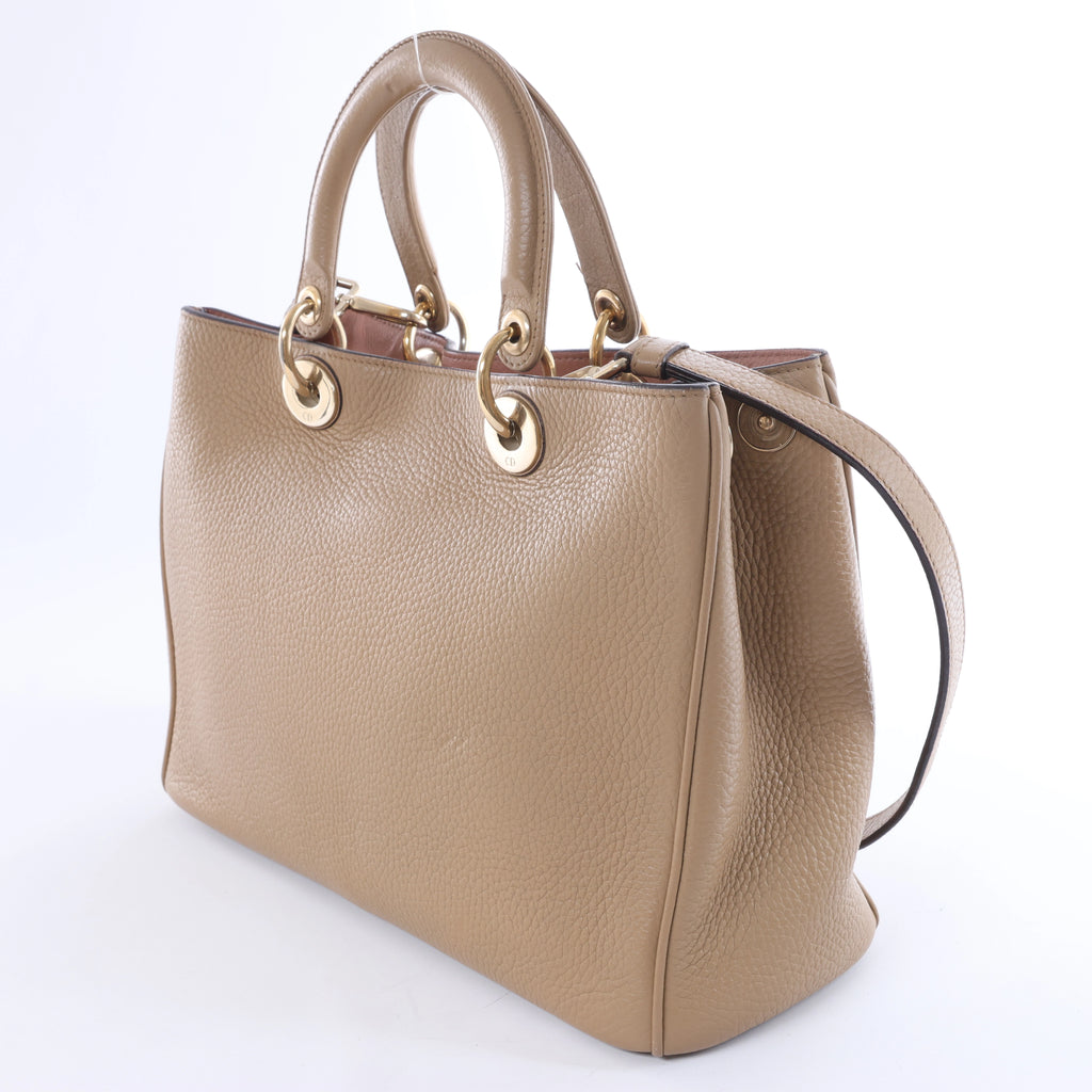 Bolso de mano mediano de dos vías de piel Cannage de Christian Dior en color camello