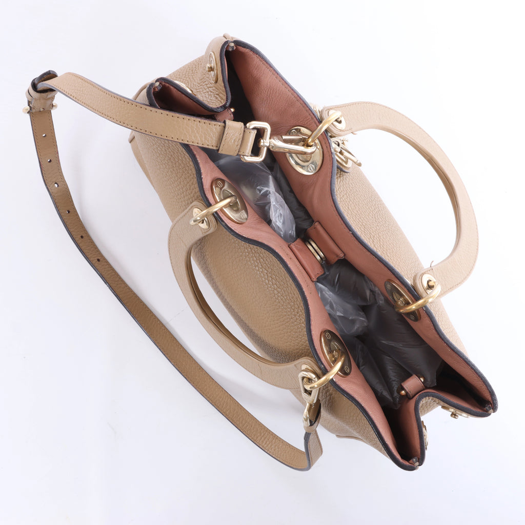 Bolso de mano mediano de dos vías de piel Cannage de Christian Dior en color camello