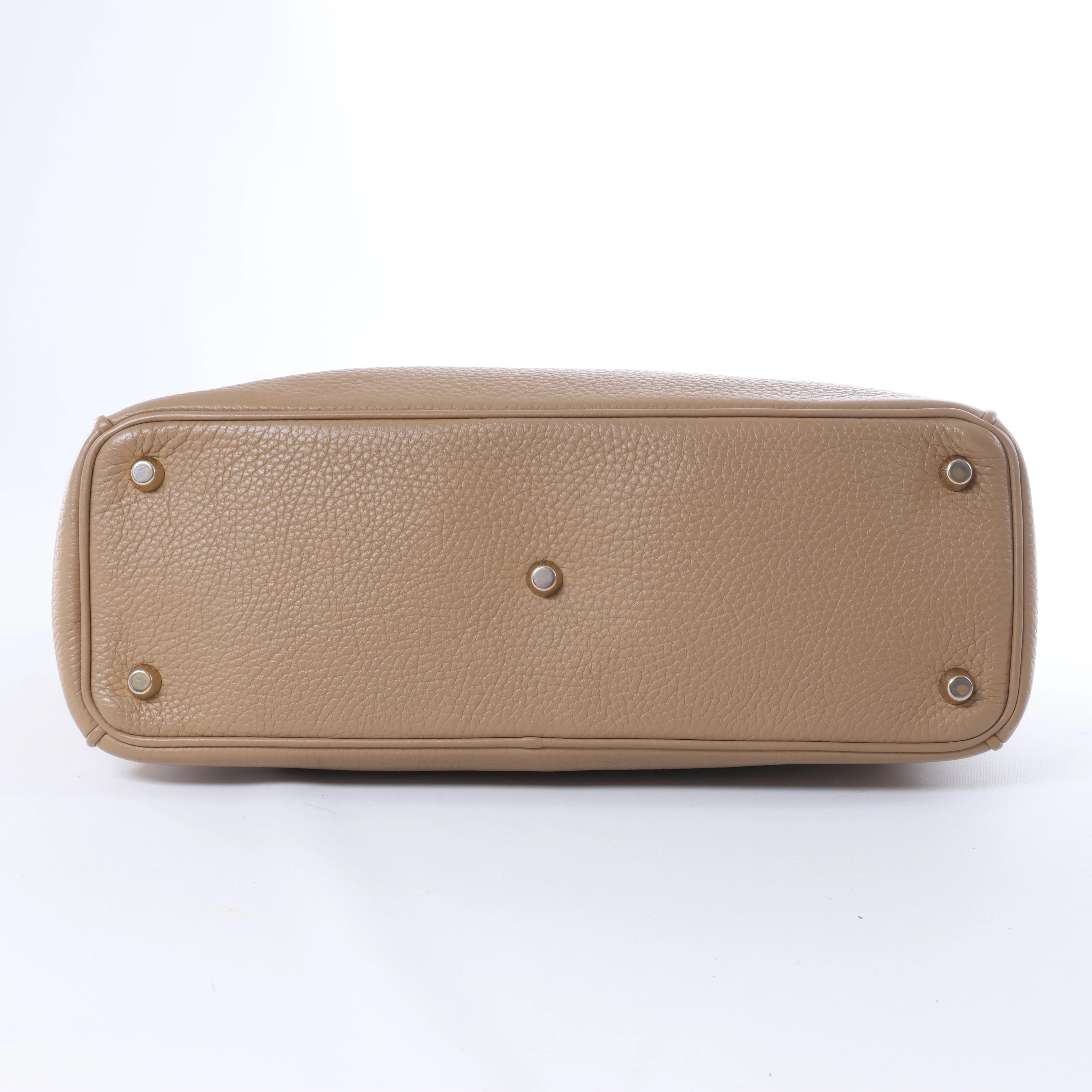 Bolso de mano mediano de dos vías de piel Cannage de Christian Dior en color camello
