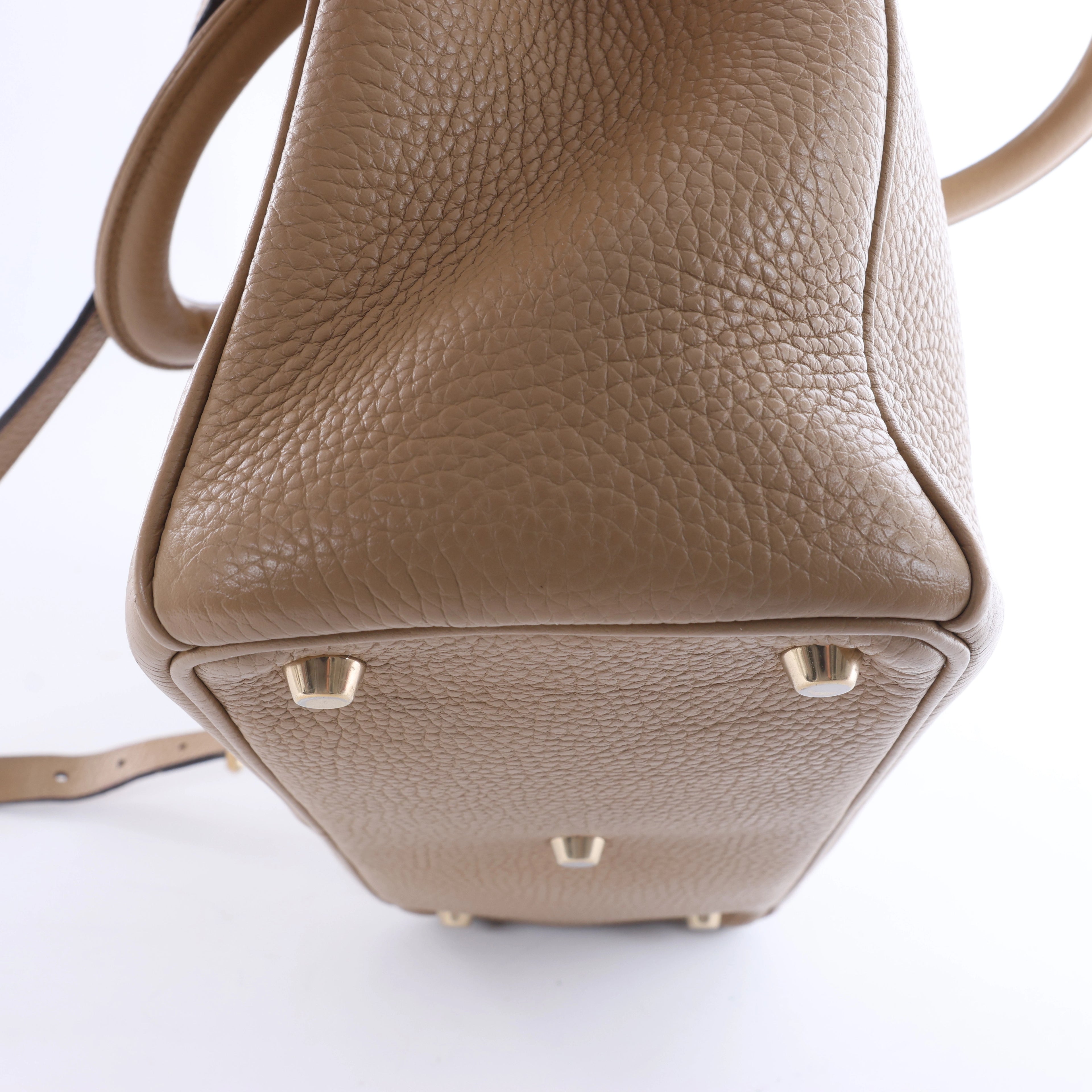Bolso de mano mediano de dos vías de piel Cannage de Christian Dior en color camello