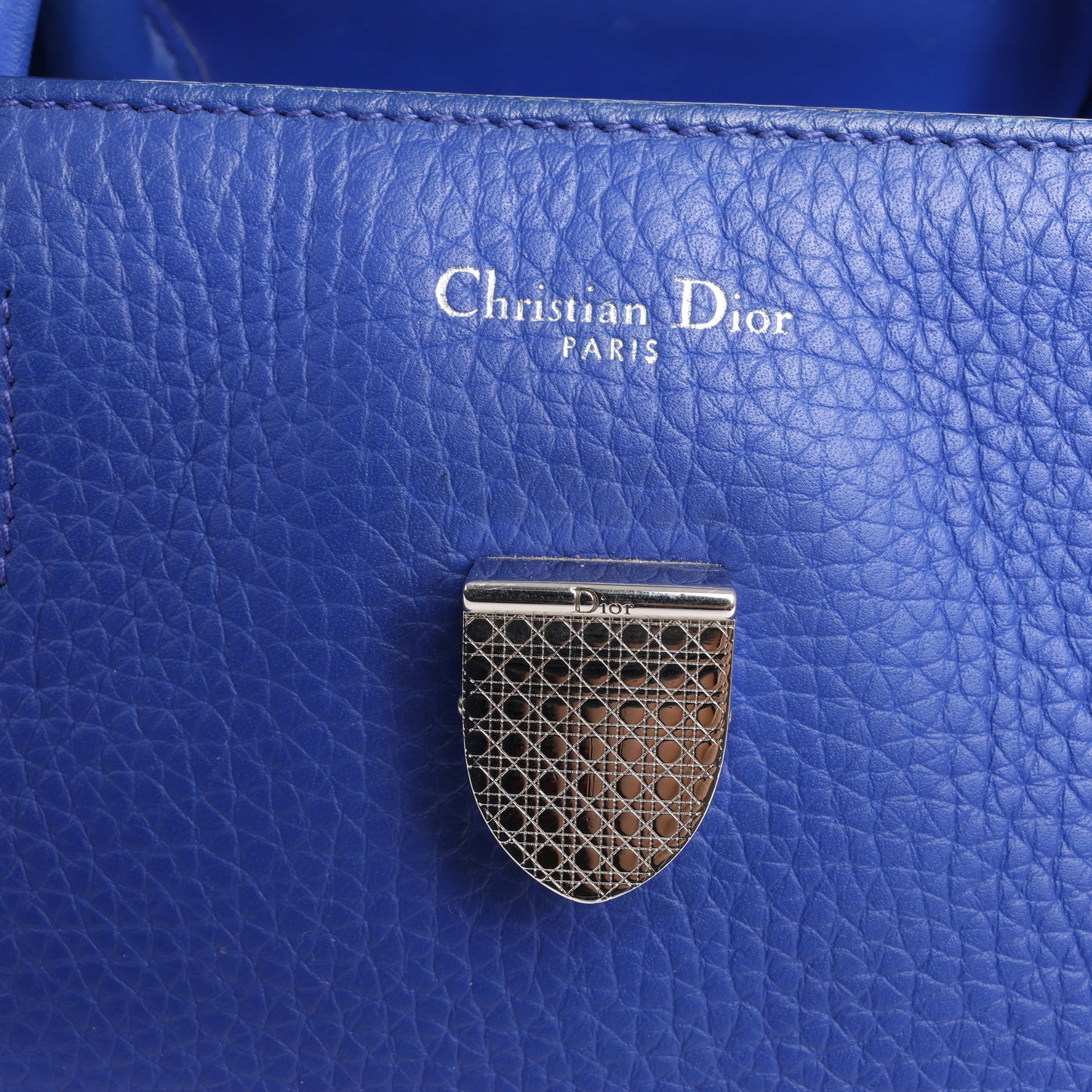 Dior Diorever – Mittlere 2-Wege-Handtasche aus Leder in Blau