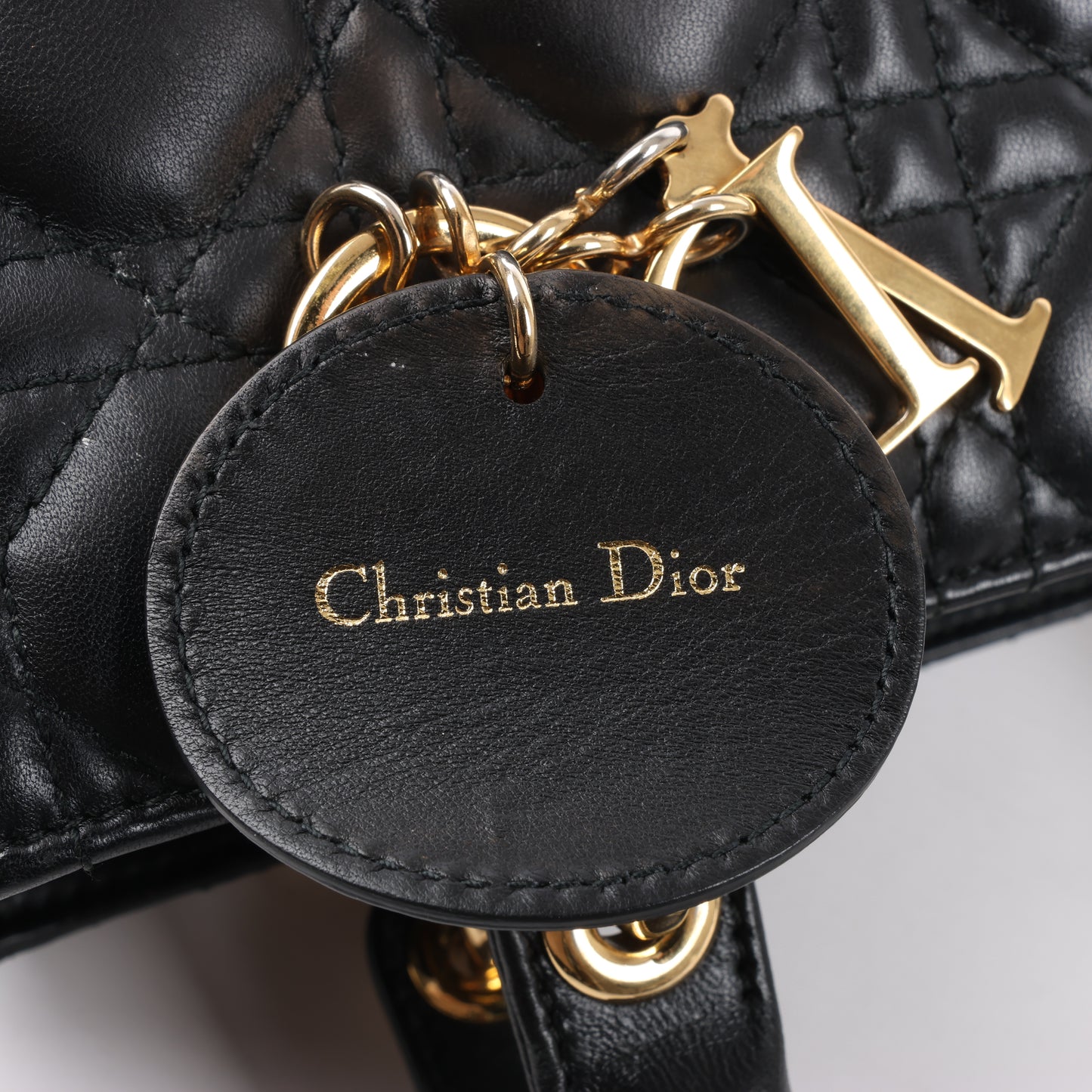 Sac à main Christian Dior Lady Dior Cannage en cuir noir, taille moyenne, 2 voies