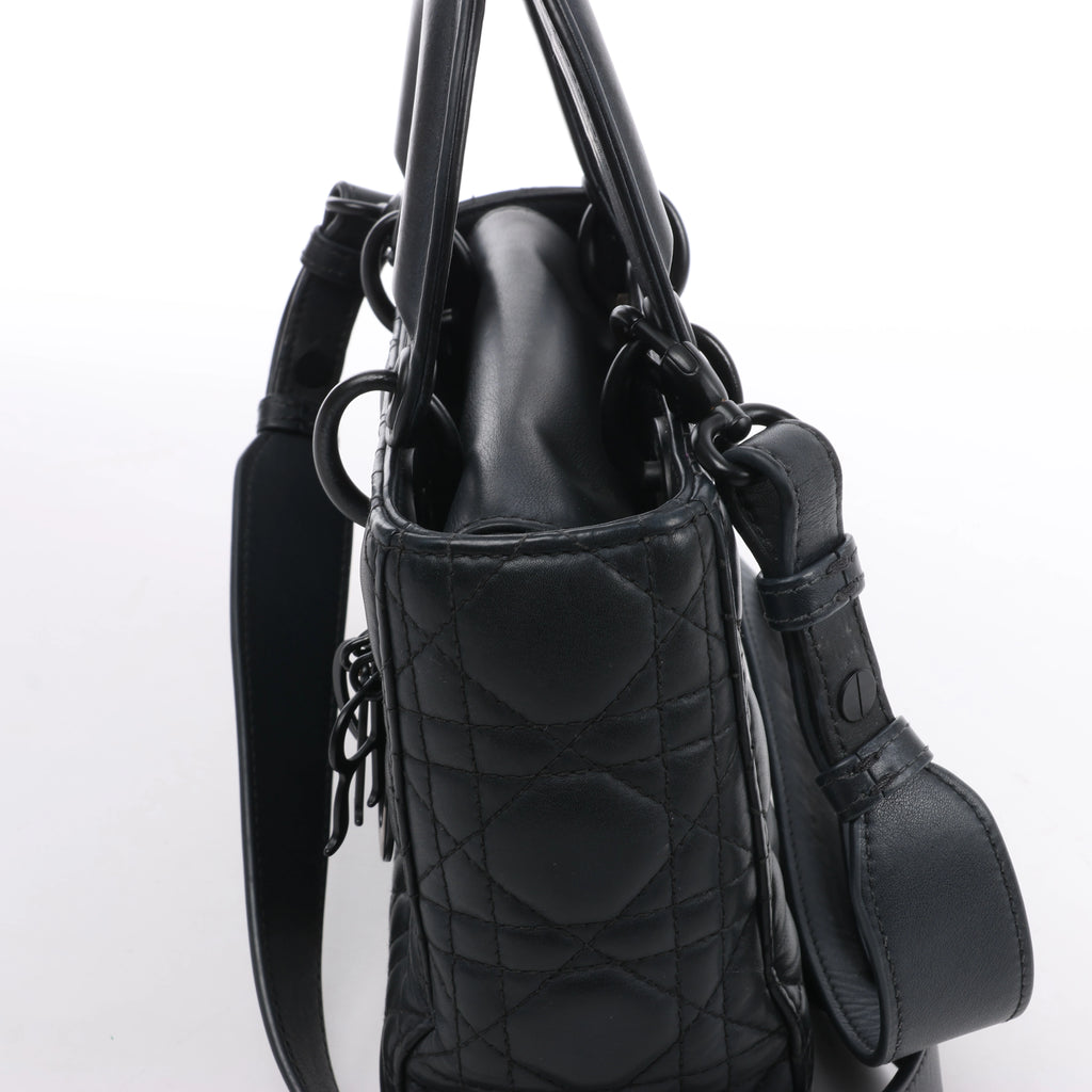 Bolso de mano mediano de dos vías de piel Cannage de Christian Dior en color camello
