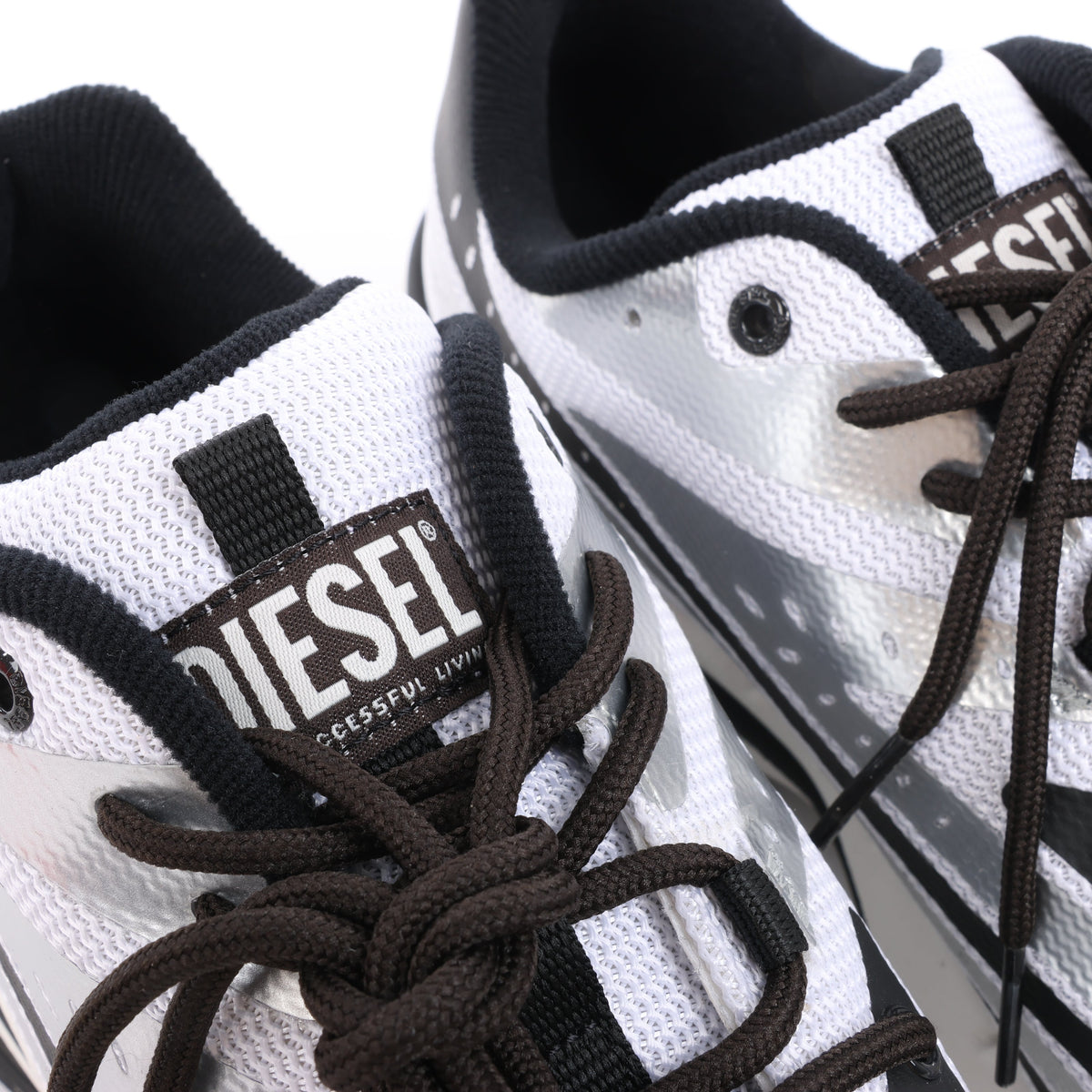 Diesel D-Airspeed Low-Striped Sneakers in Coated Ripstop in Silver, Size 43 EU
