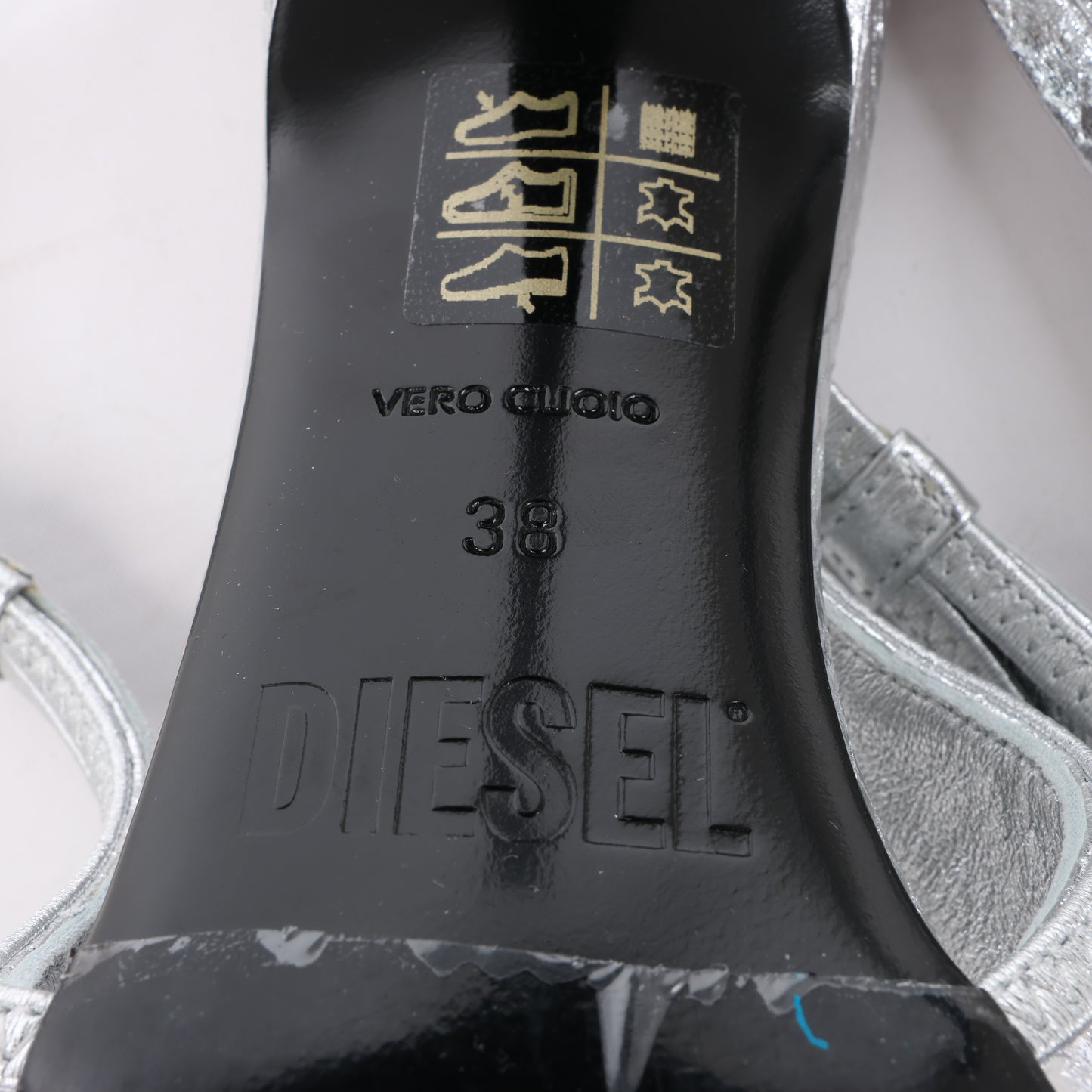 Diesel D-Venus Lackleder-Slingback-Pumps mit Prägung in Silber, Größe 37 EU