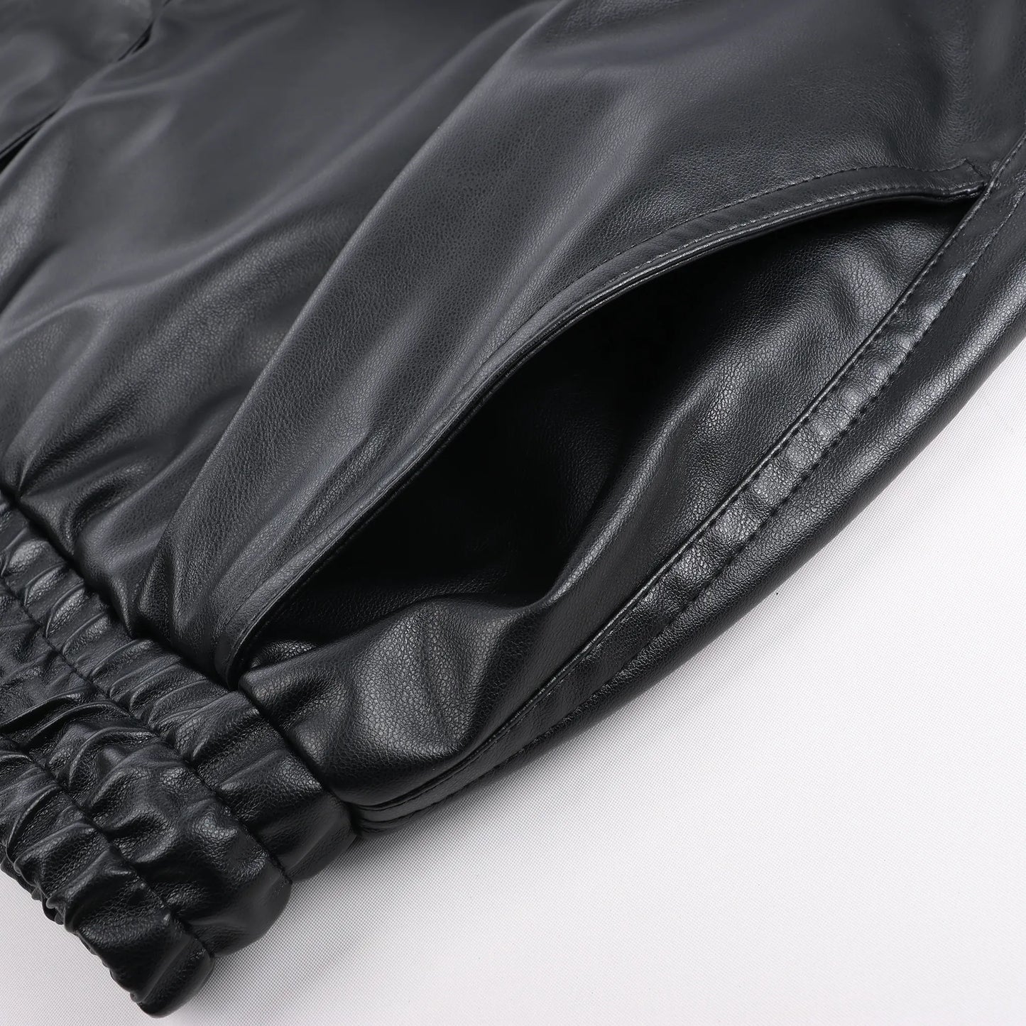 DIESEL Oversized Cargohose aus beschichtetem Stoff in Schwarz p-MARTY-LTH, Größe 48 IT