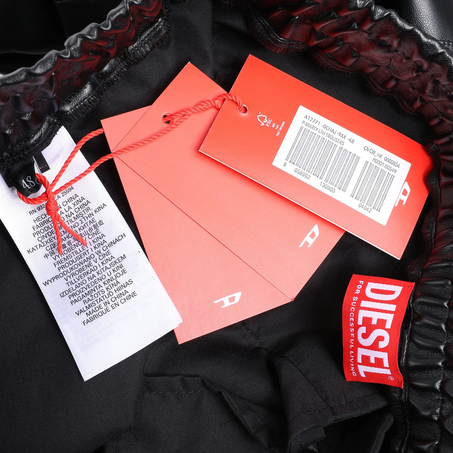 DIESEL Oversized Cargohose aus beschichtetem Stoff in Schwarz p-MARTY-LTH, Größe 48 IT