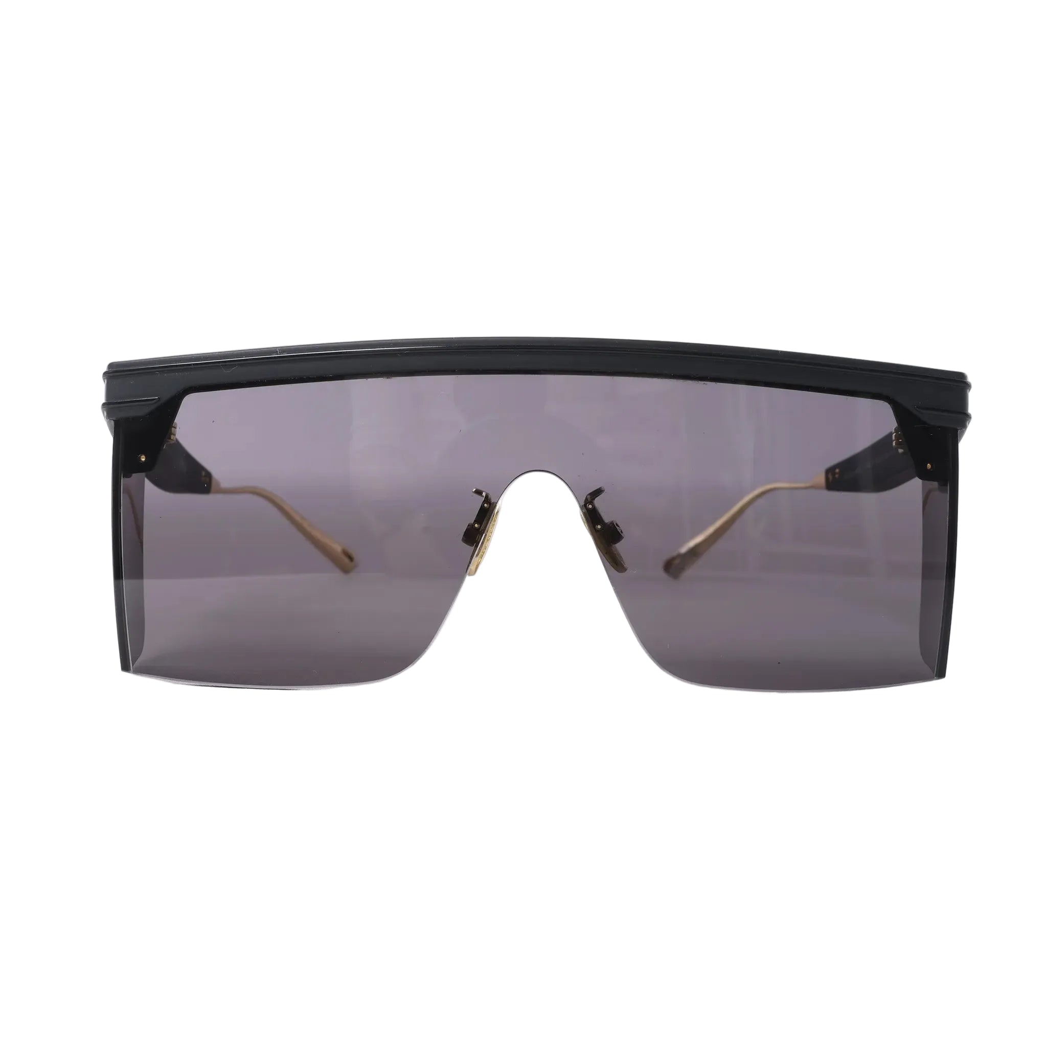 Dior DiorClub M1U shield sunglasses with oversized smoky gray lens, black top frame, adjustable nose pads and slim metal temples on white background.