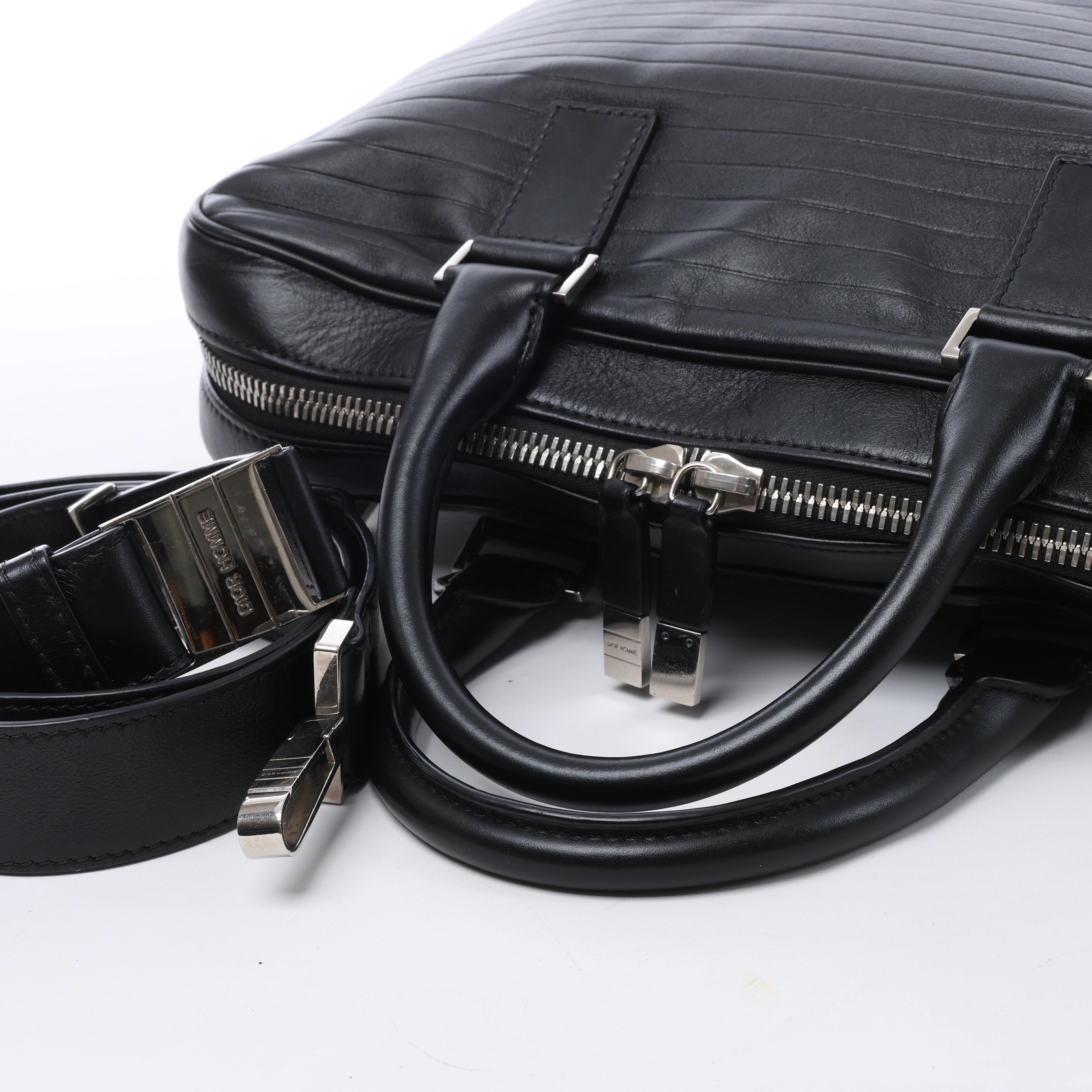 Bolso de mano grande de 2 vías Dior Diorissimo de cuero liso en negro x Rose Indien