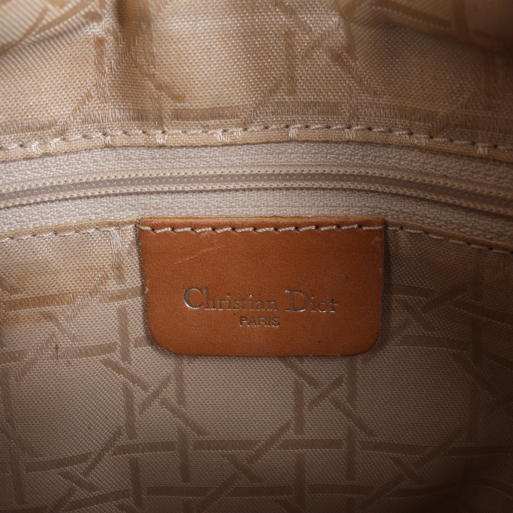 Bolso de mano Dior Saddle Mini Bag de piel en color crudo