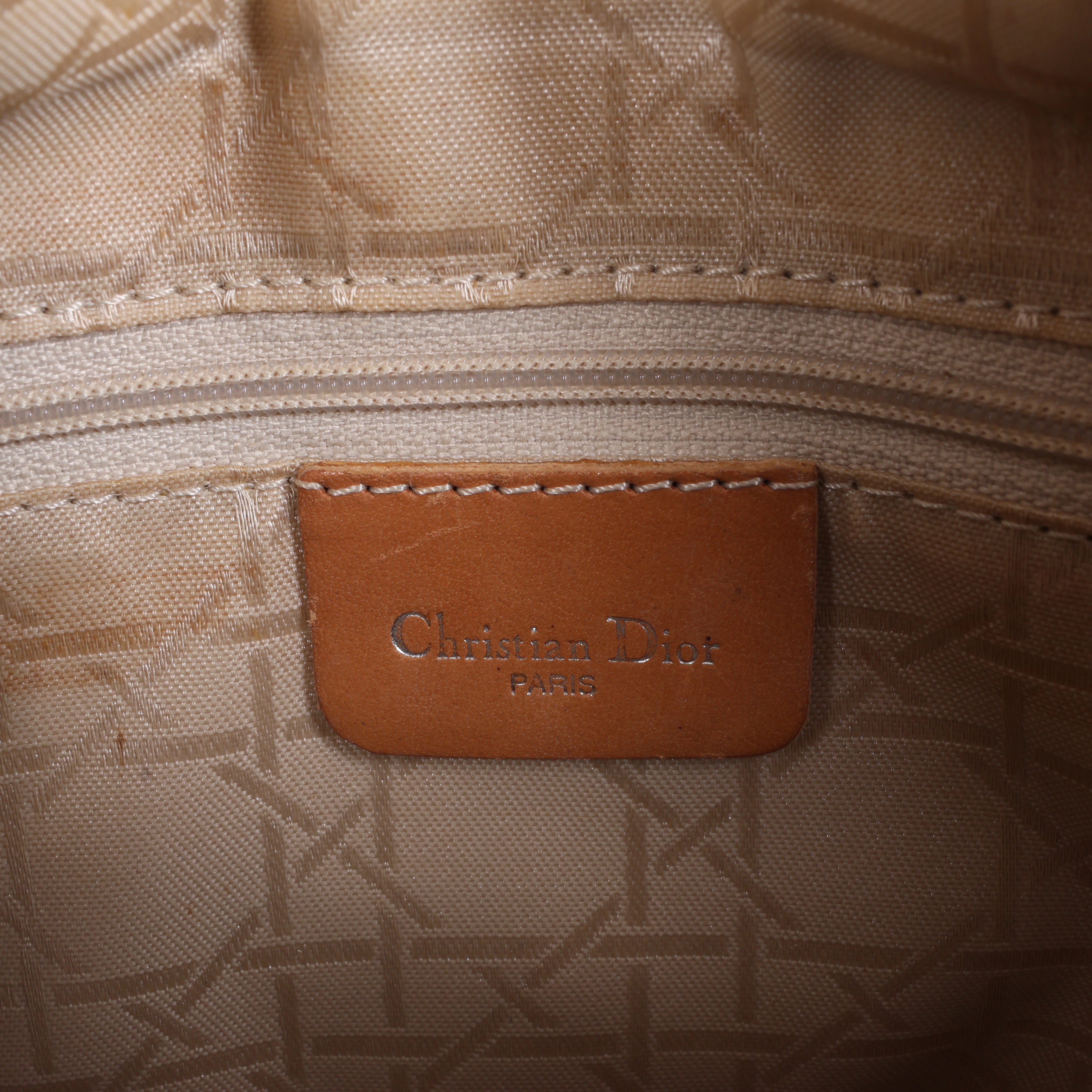 Bolso de mano Dior Saddle Mini Bag de piel en color crudo