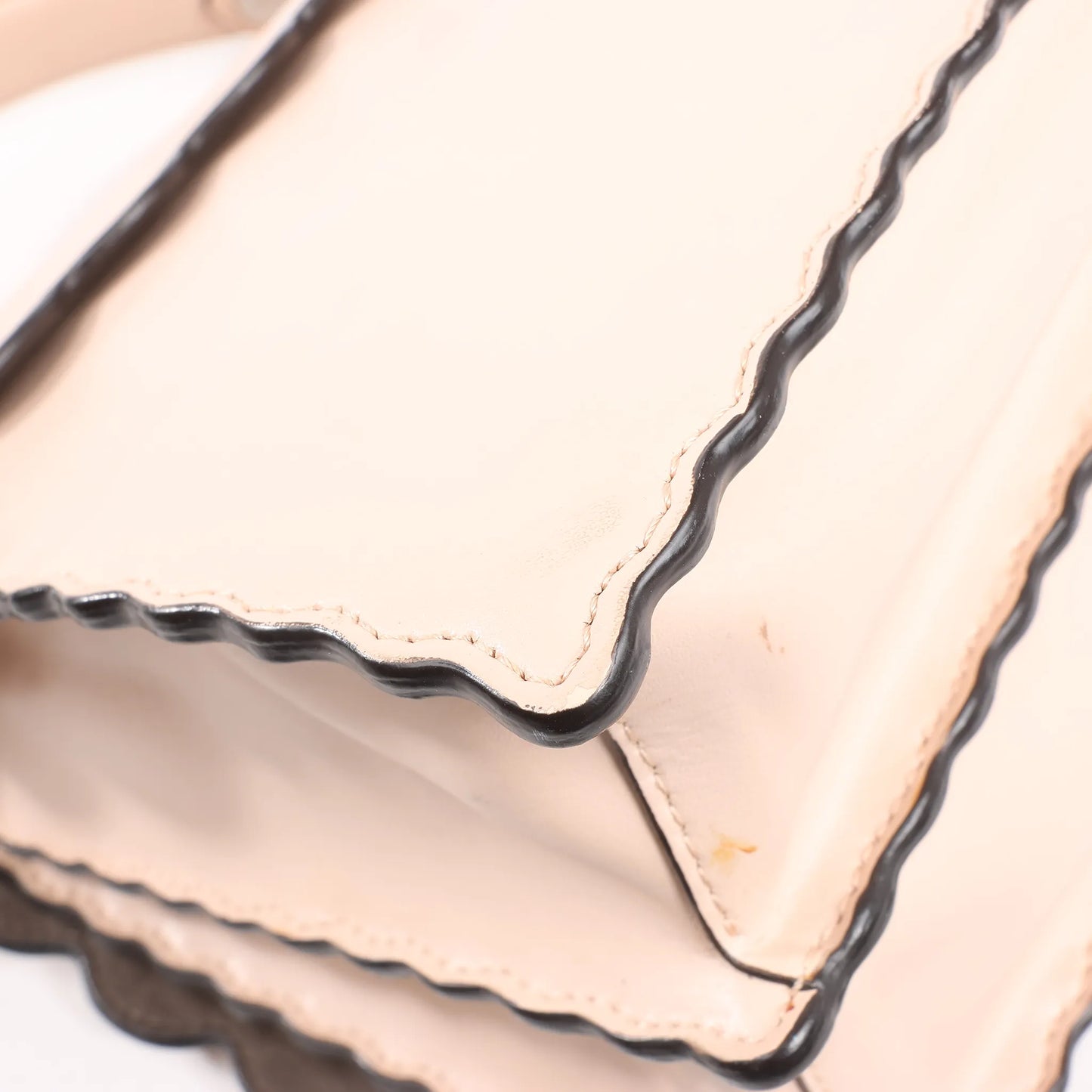 Sac à main FENDI Kan I en cuir rose, 2 en 1, référence 8BT283