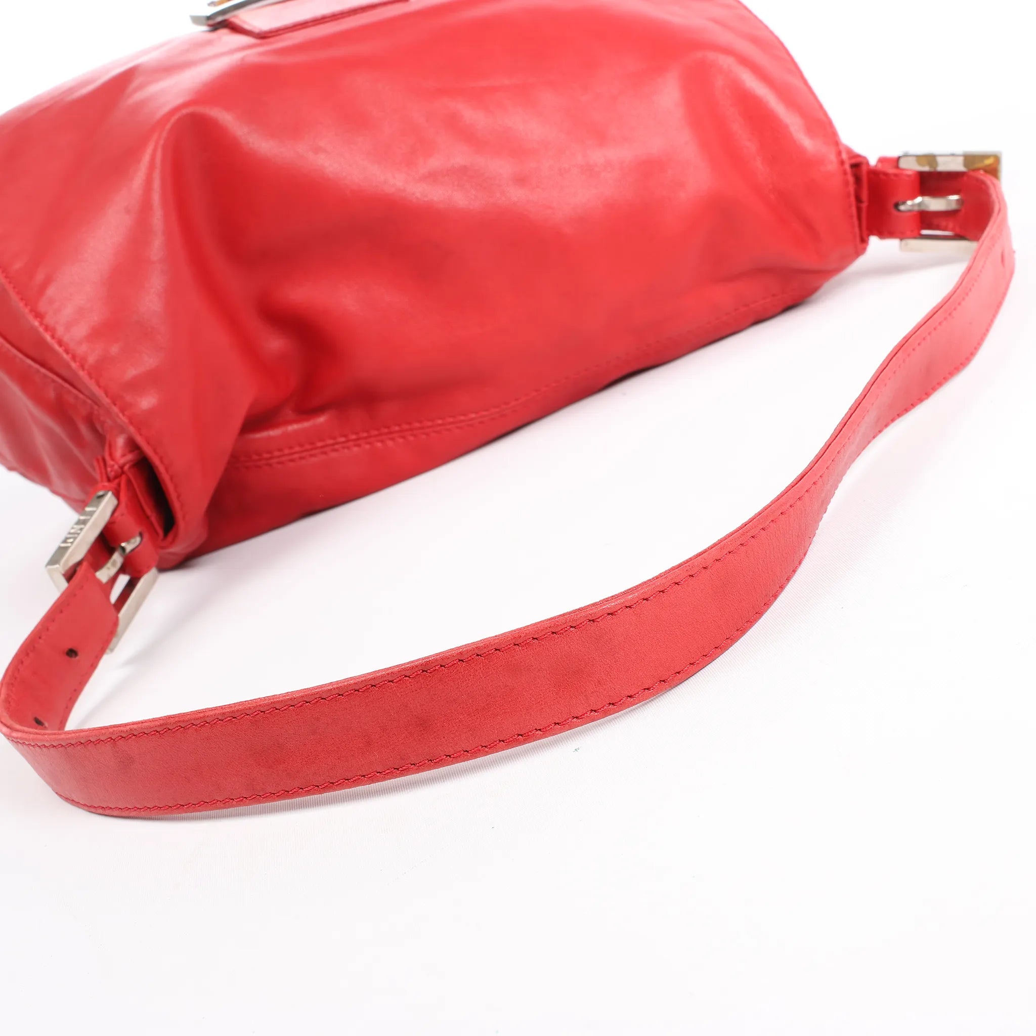 FENDI Mamma Baguette Leather Shoulder bag in Red 26325