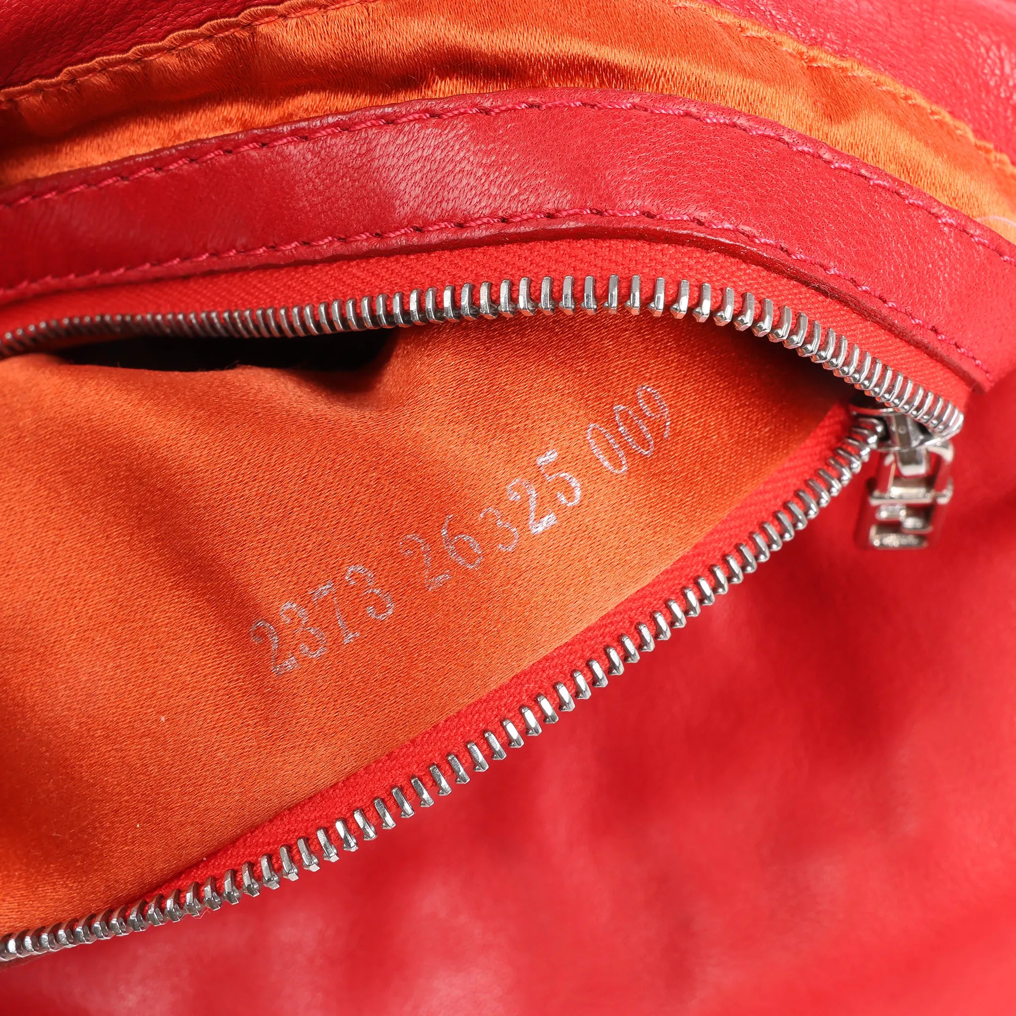 FENDI Mamma Baguette Leather Shoulder bag in Red 26325