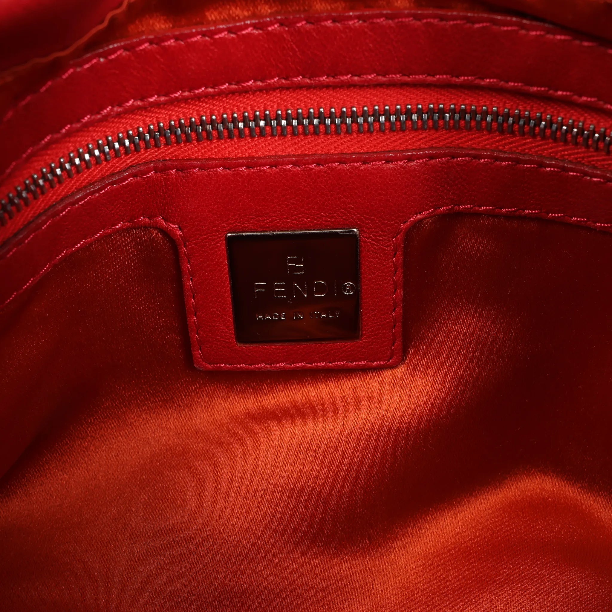 FENDI Mamma Baguette Leather Shoulder bag in Red 26325
