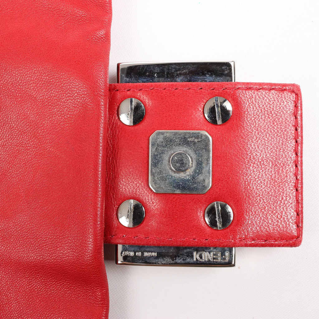 FENDI Mamma Baguette Leather Shoulder bag in Red 26325