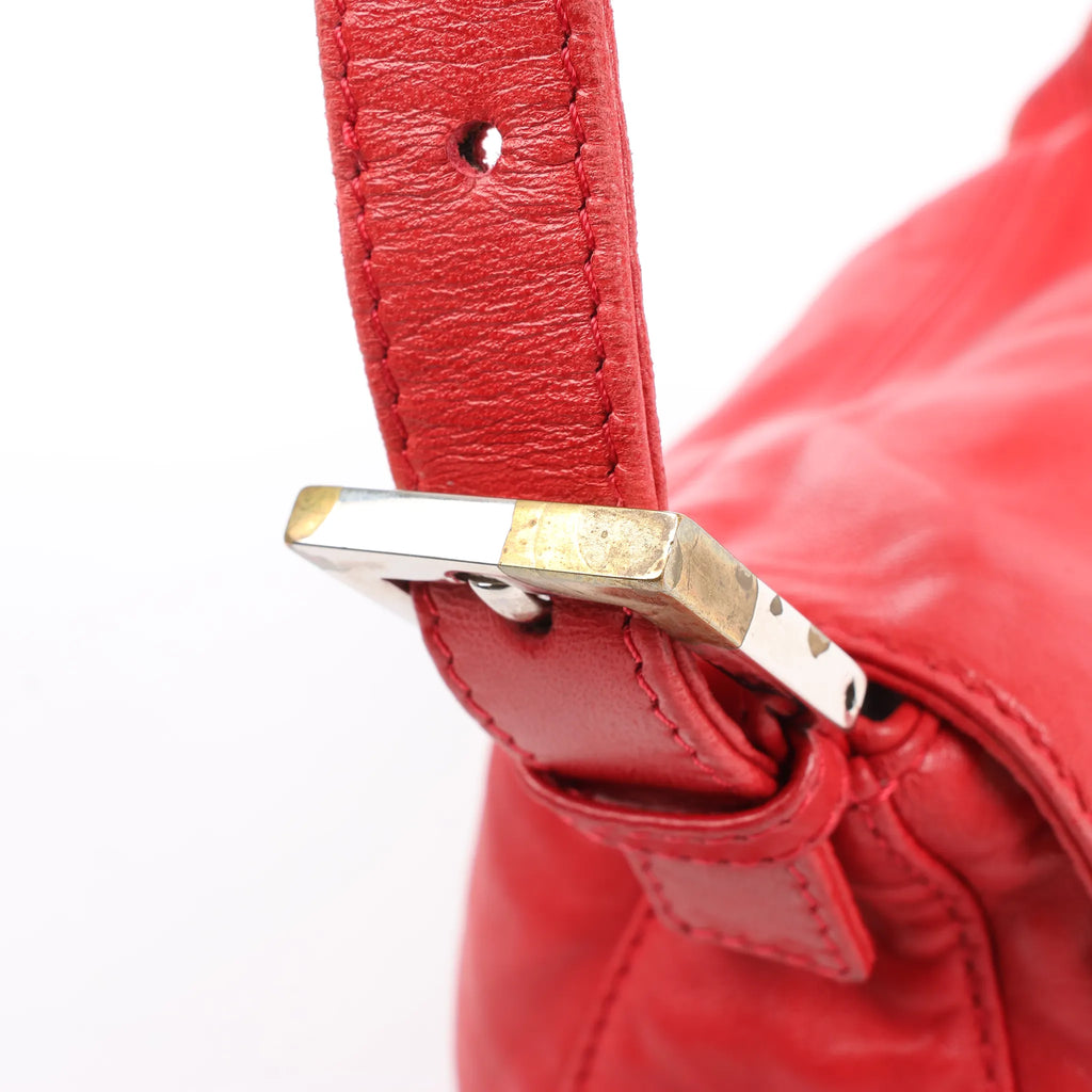 FENDI Mamma Baguette Leather Shoulder bag in Red 26325