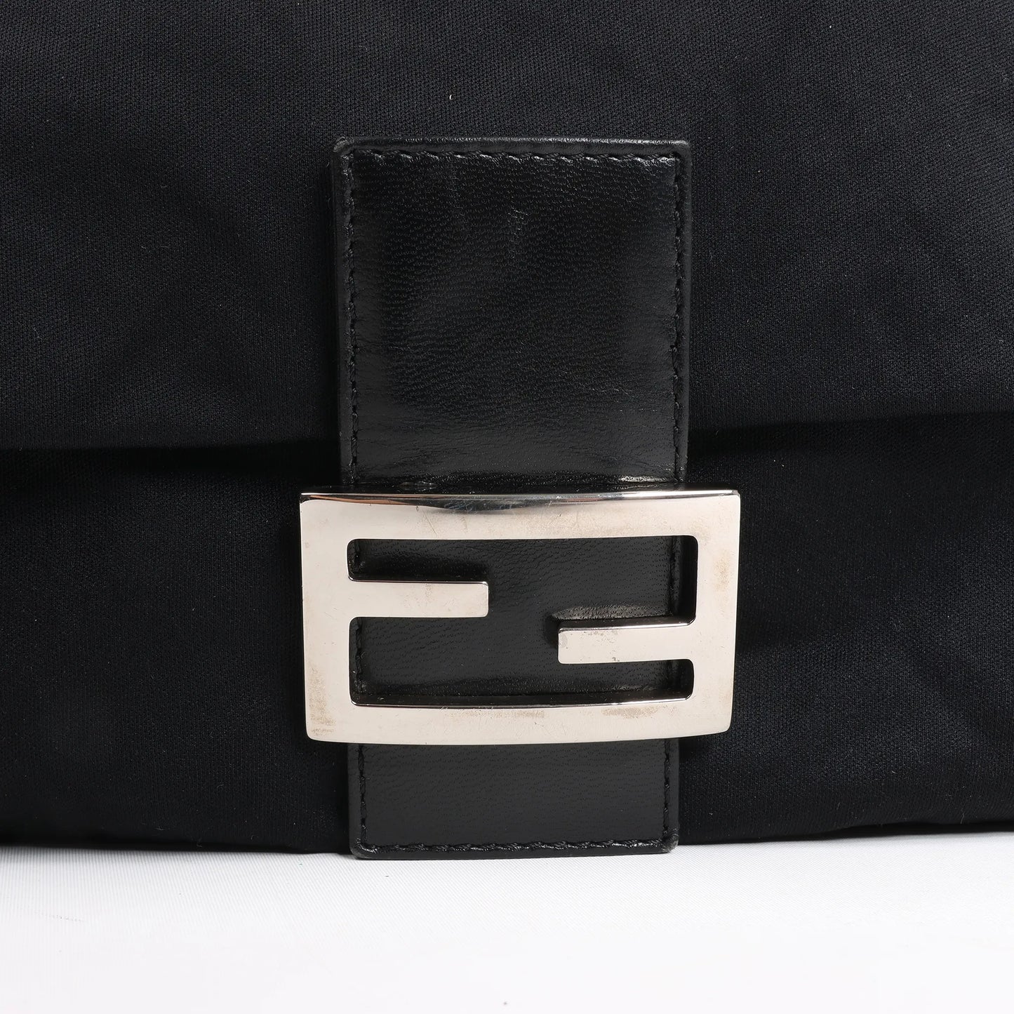 Sac à bandoulière FENDI Zucchino Mamma Baguette en nylon et cuir noir