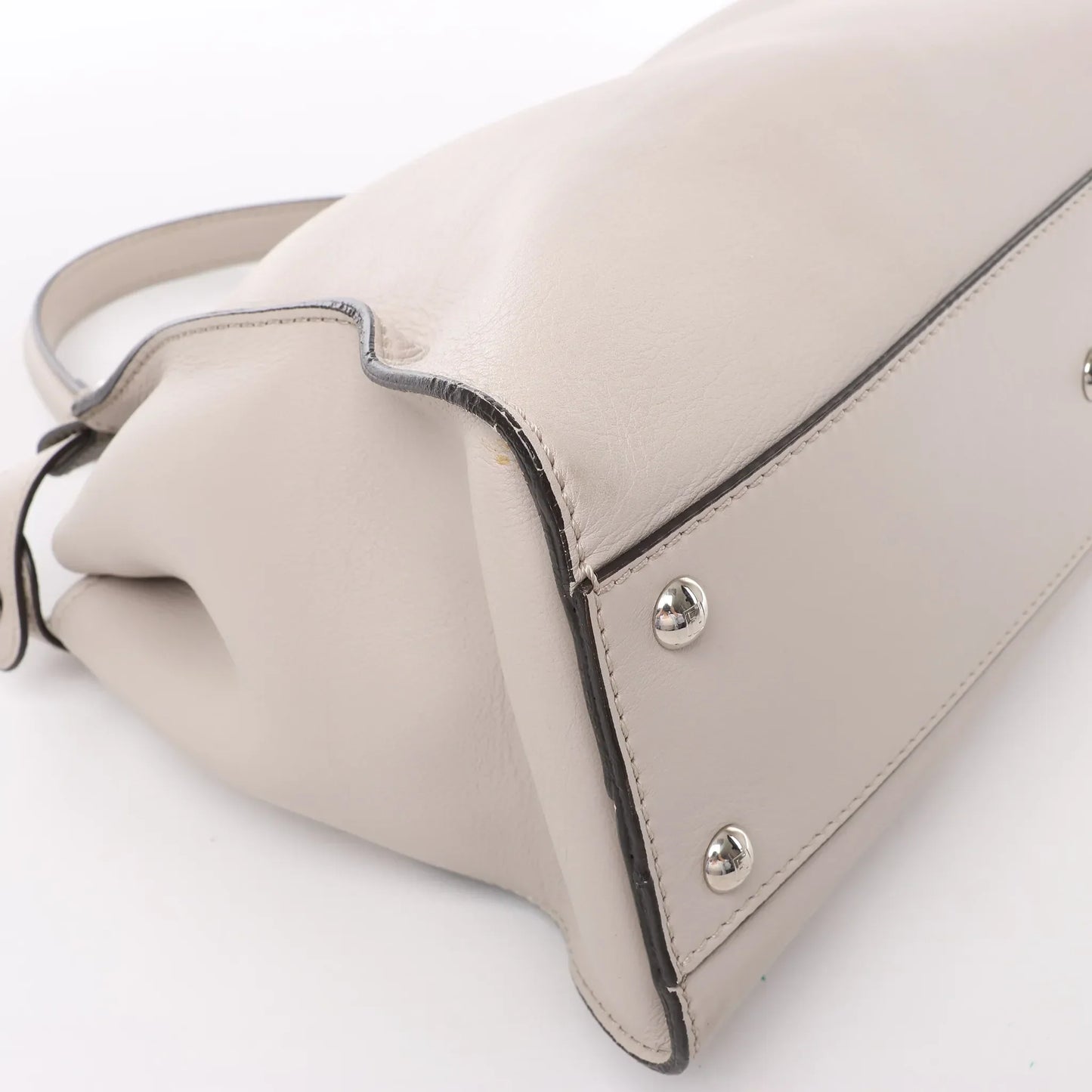 Fendi Peekaboo Regular 2-Wege-Handtasche aus Leder in Hellgreige 8BN290