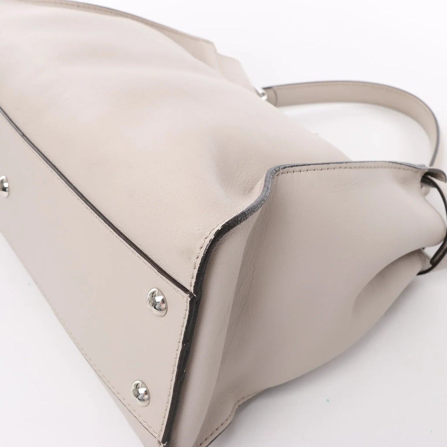 Fendi Peekaboo Regular 2-Wege-Handtasche aus Leder in Hellgreige 8BN290