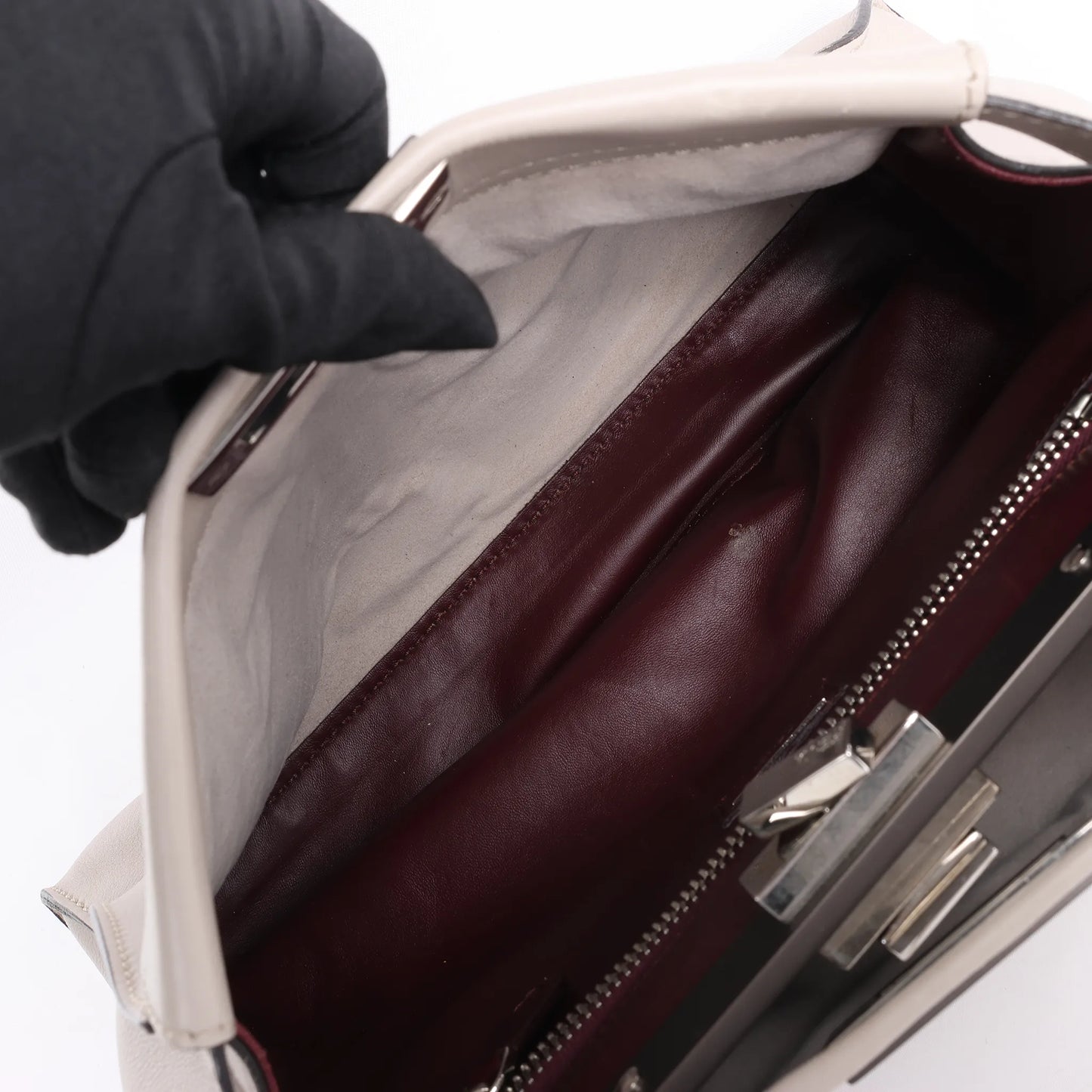 Fendi Peekaboo Regular 2-Wege-Handtasche aus Leder in Hellgreige 8BN290