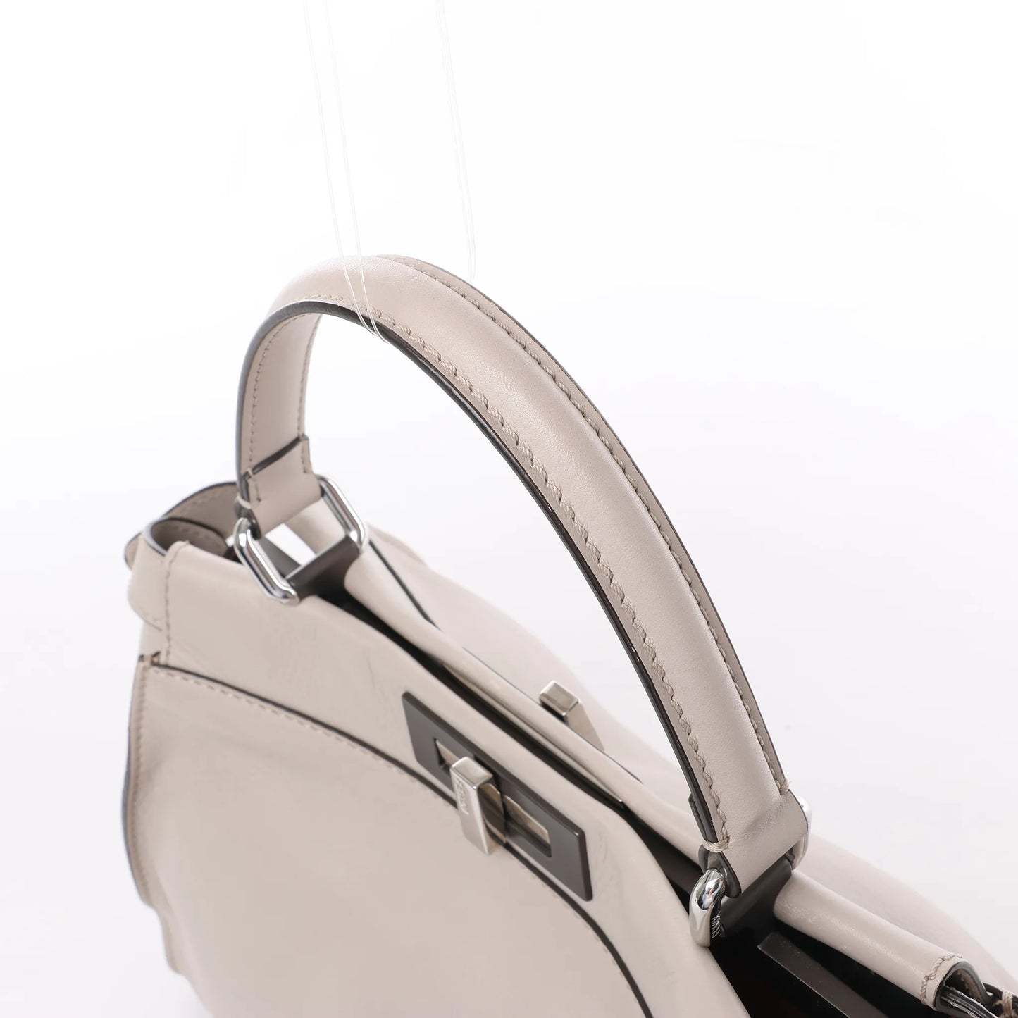 Fendi Peekaboo Regular 2-Wege-Handtasche aus Leder in Hellgreige 8BN290