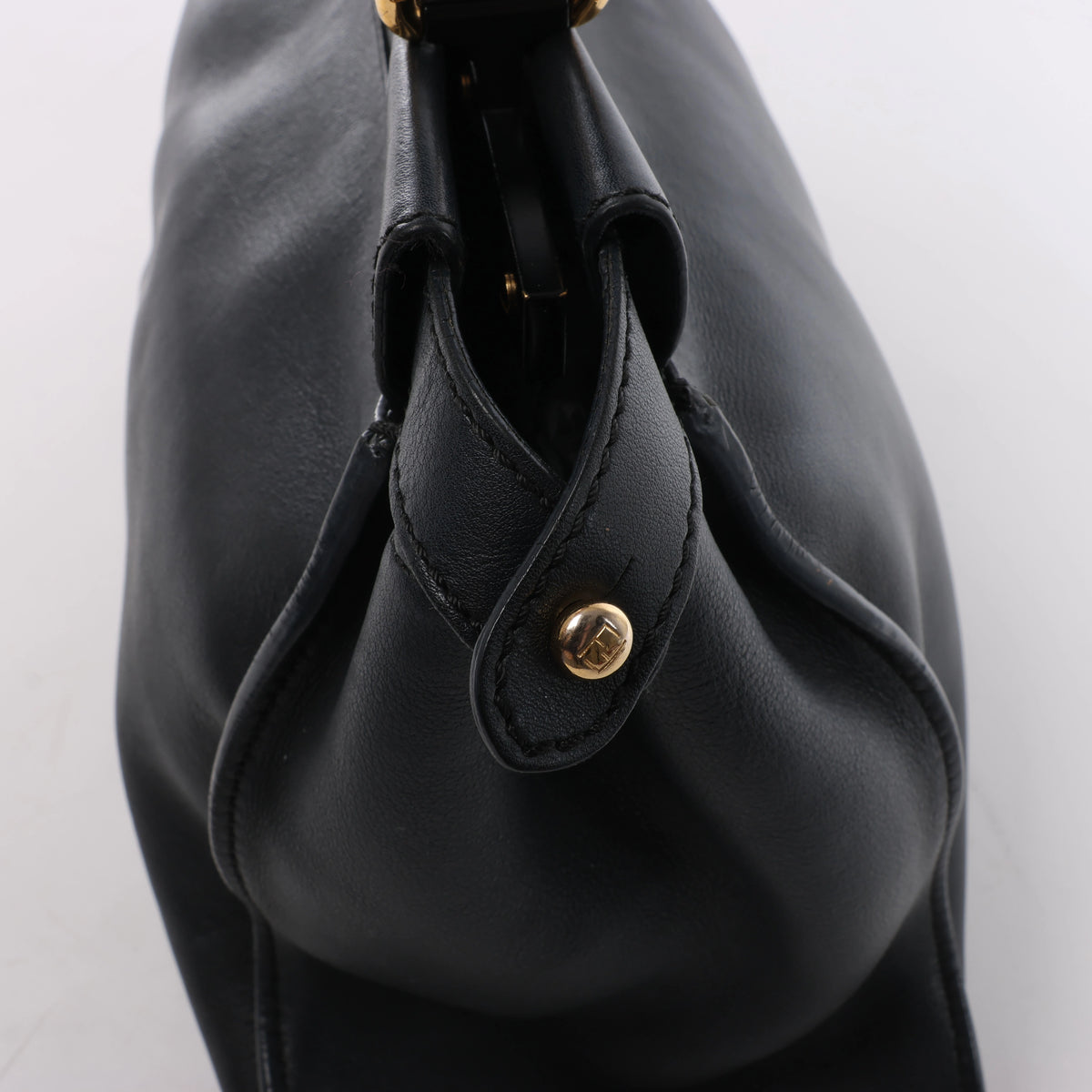 Bolso de piel Fendi Peekaboo Regular Selleria en Greige 8BN290