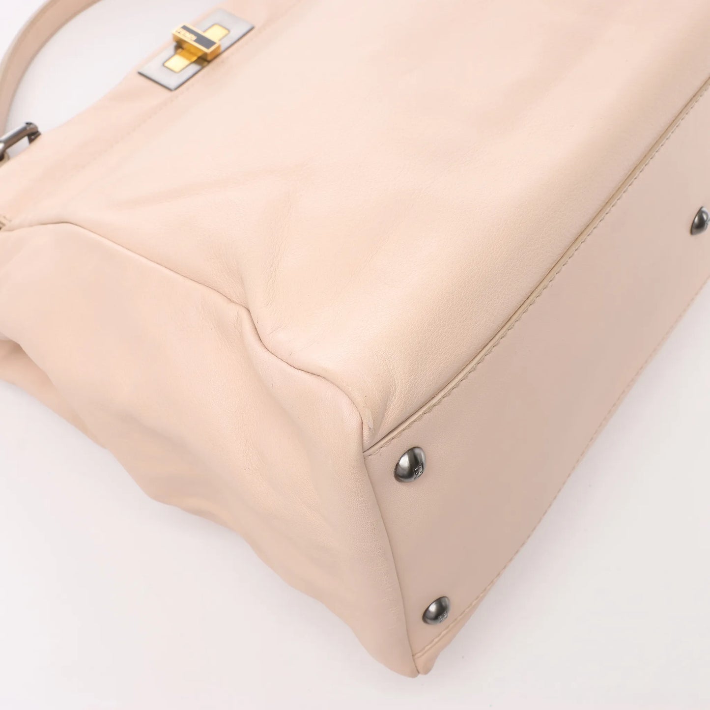 Grand sac à main Fendi Peekaboo en cuir beige poudré 8BN210