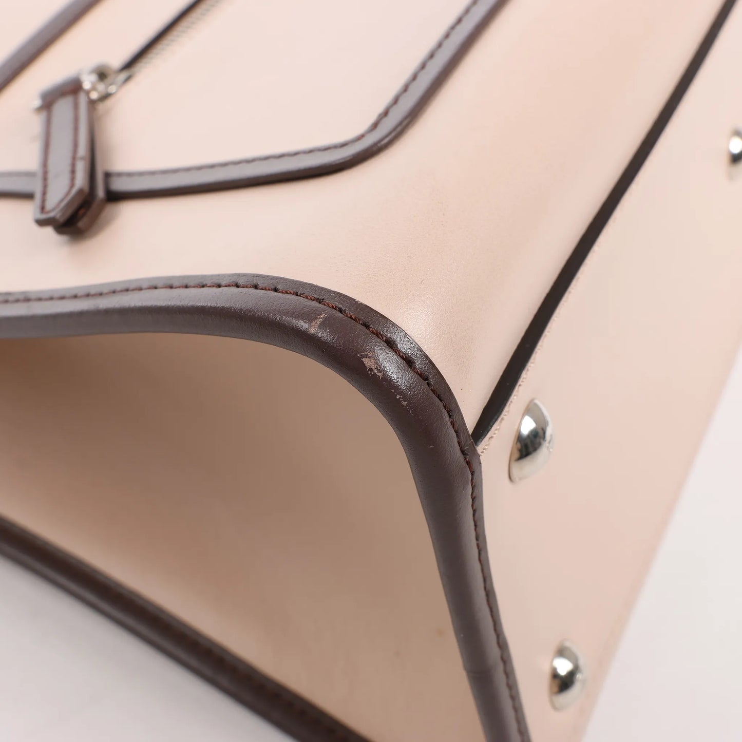 Sac à main Fendi Runaway en cuir beige poudré 8BH344