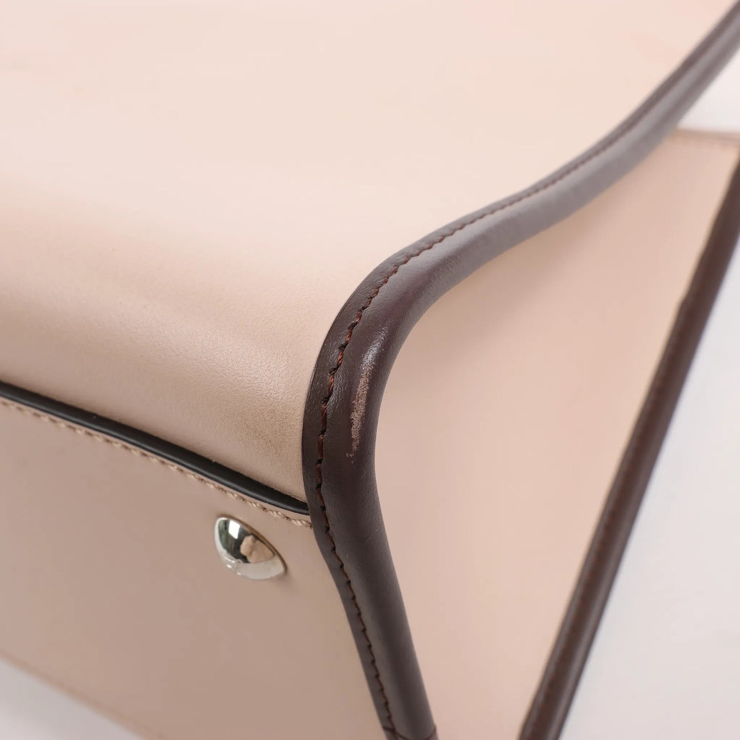 Sac à main Fendi Runaway en cuir beige poudré 8BH344