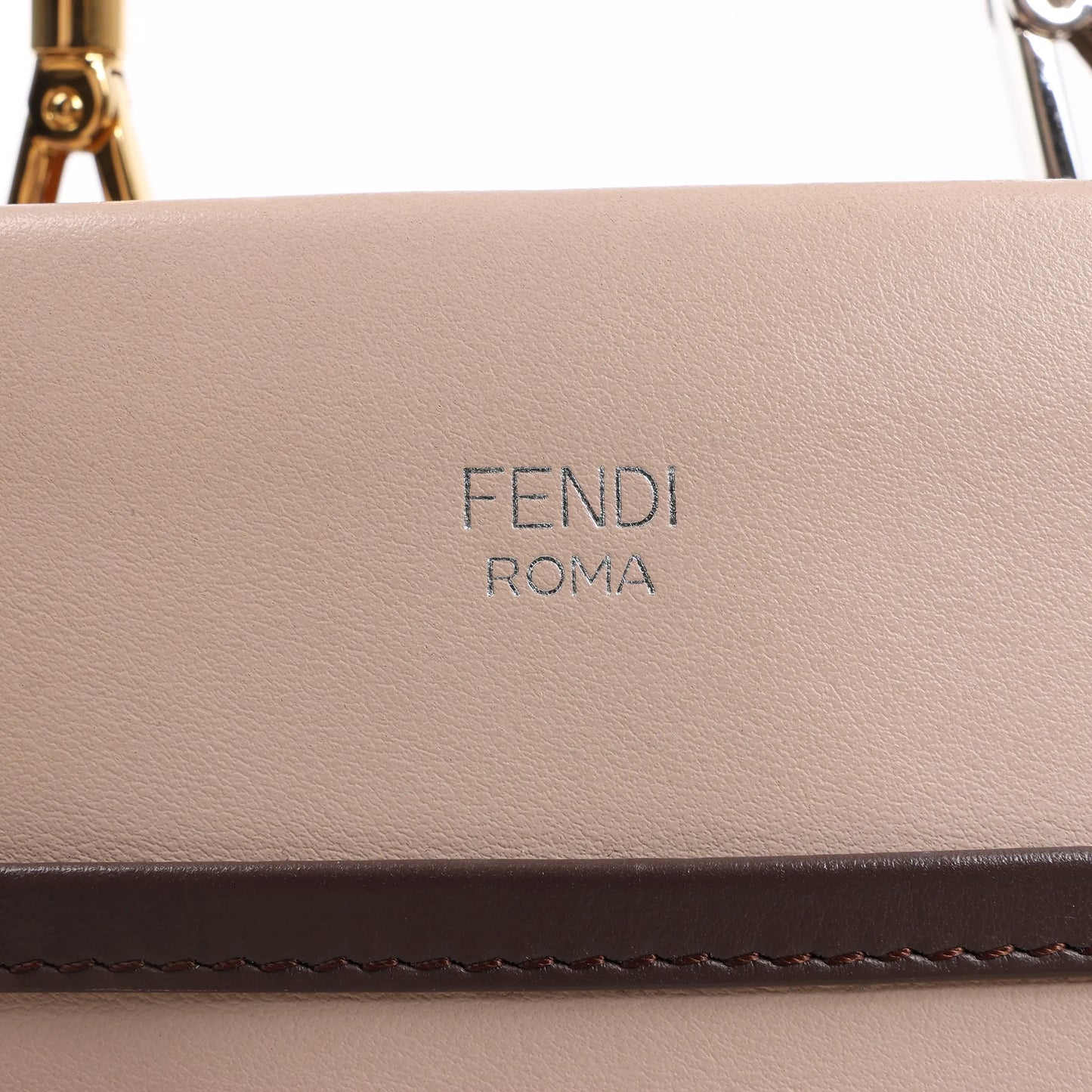Sac à main Fendi Runaway en cuir beige poudré 8BH344