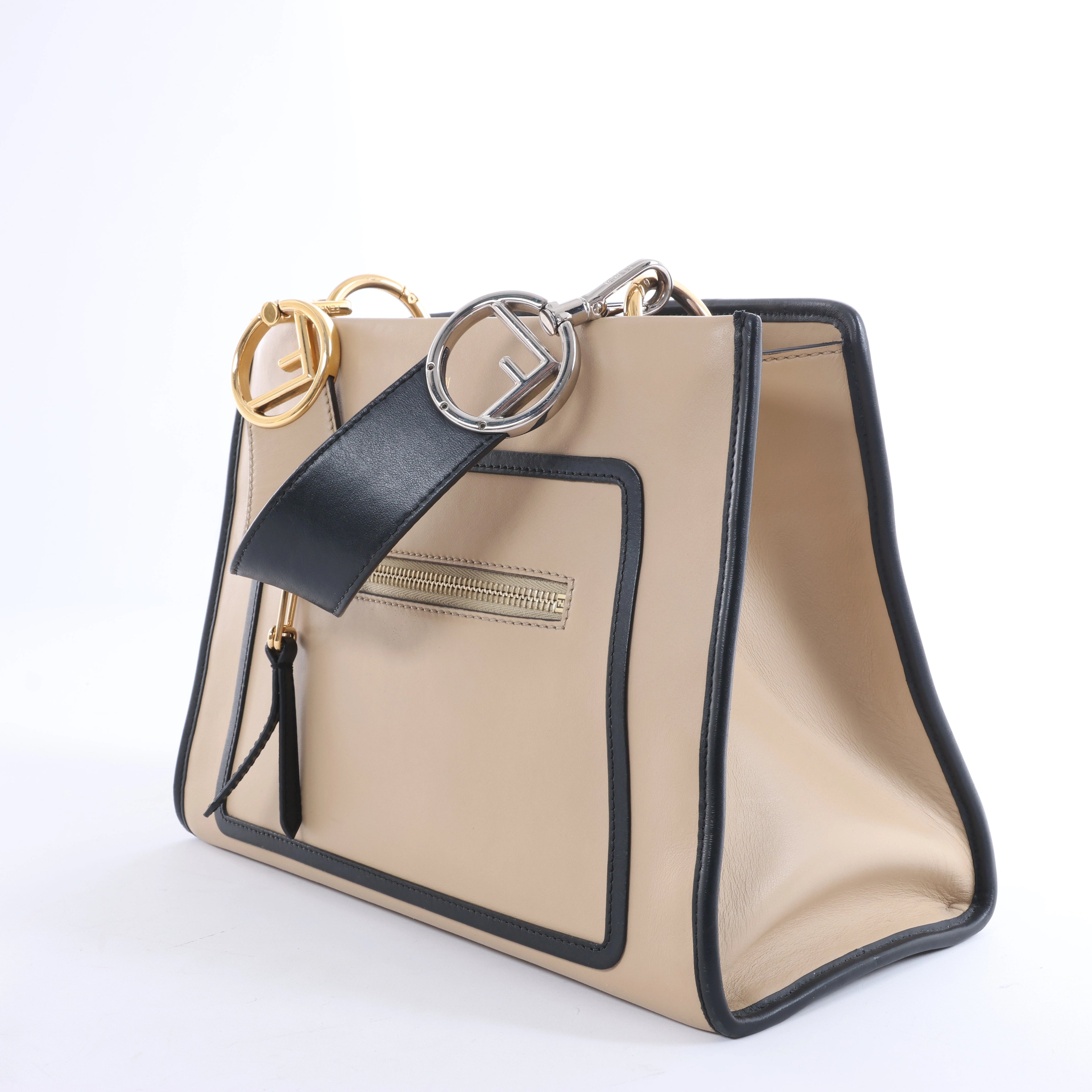 Bolso de mano Fendi Runaway de piel bidireccional en rosa 8BH344