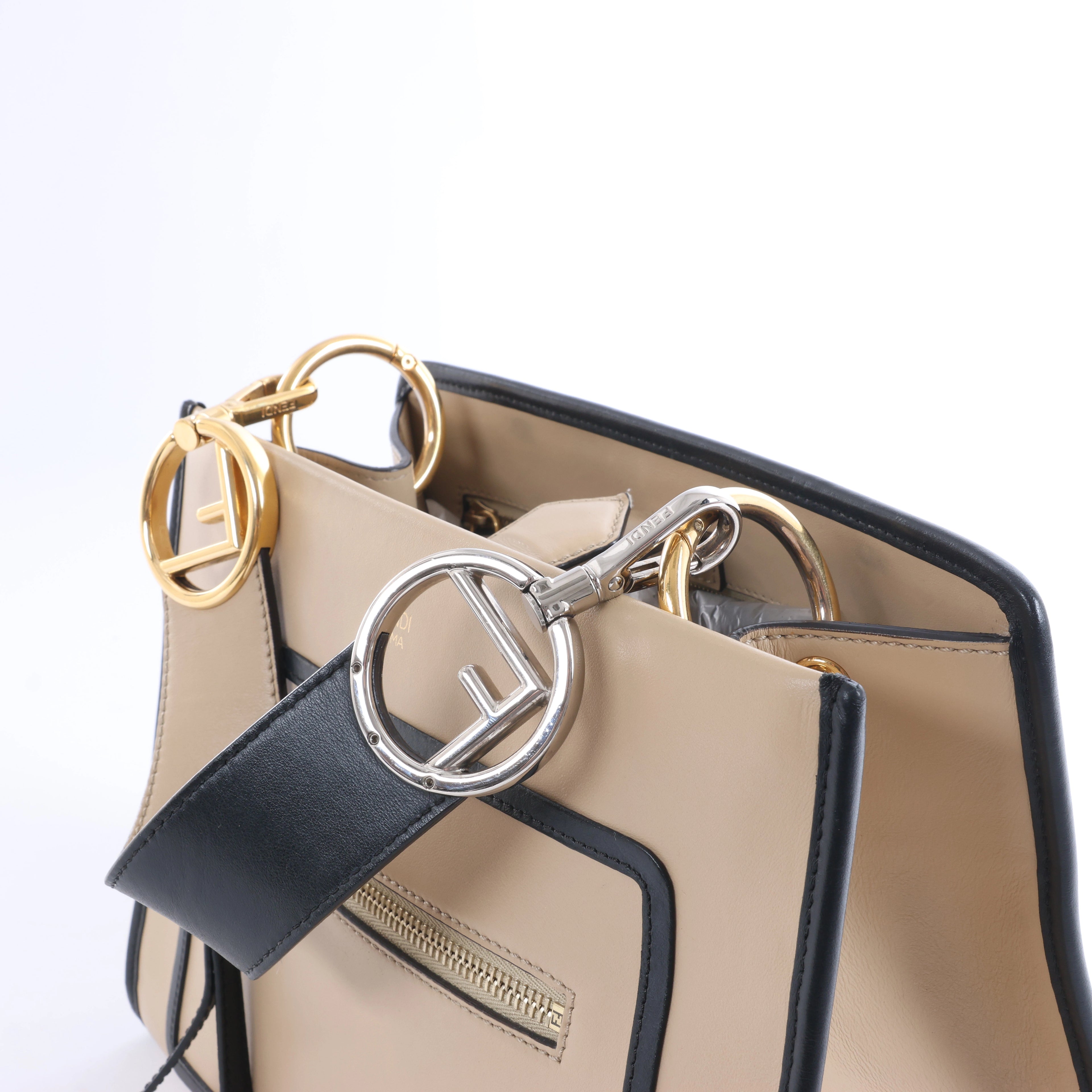Bolso de mano Fendi Runaway de piel bidireccional en rosa 8BH344