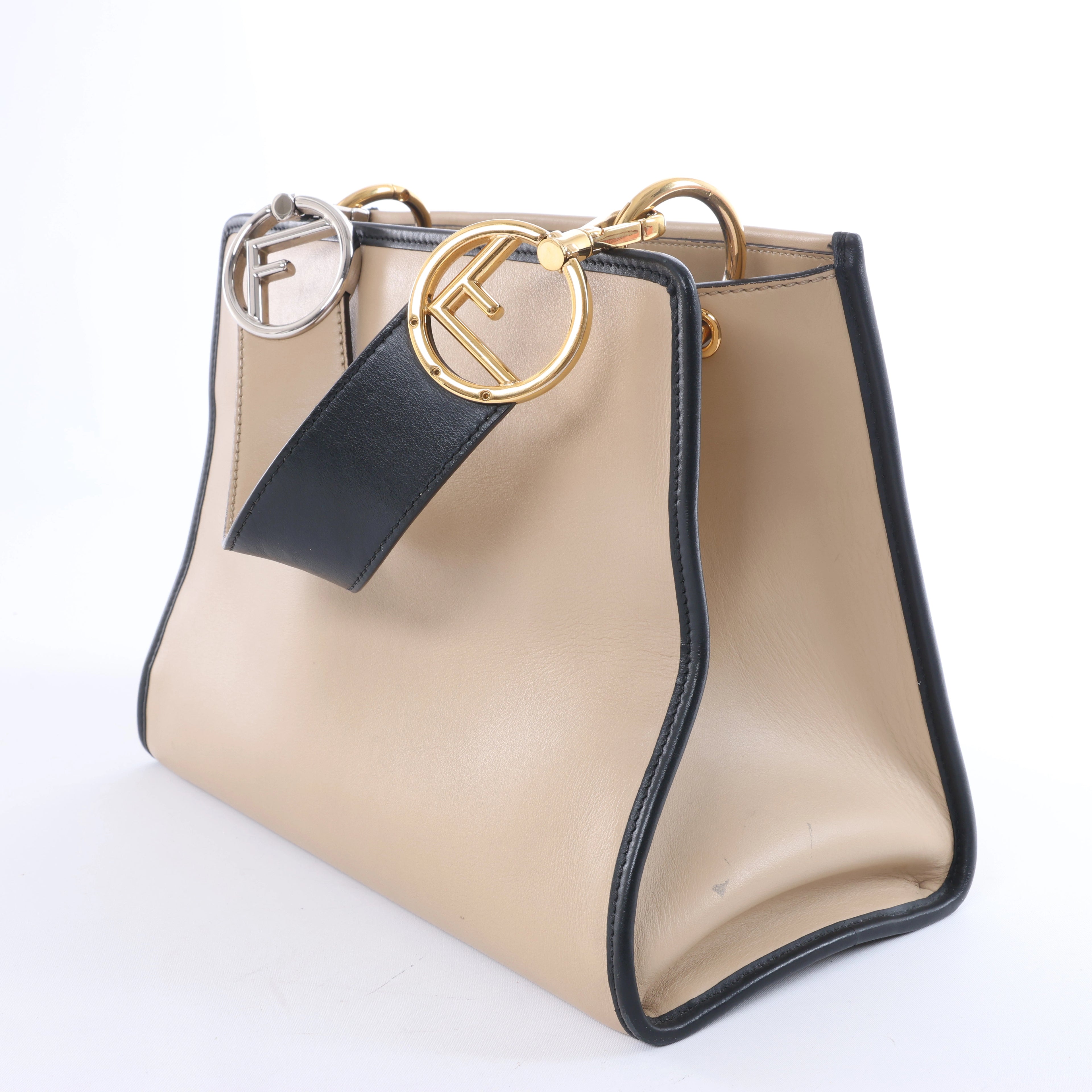 Bolso de mano Fendi Runaway de piel bidireccional en rosa 8BH344