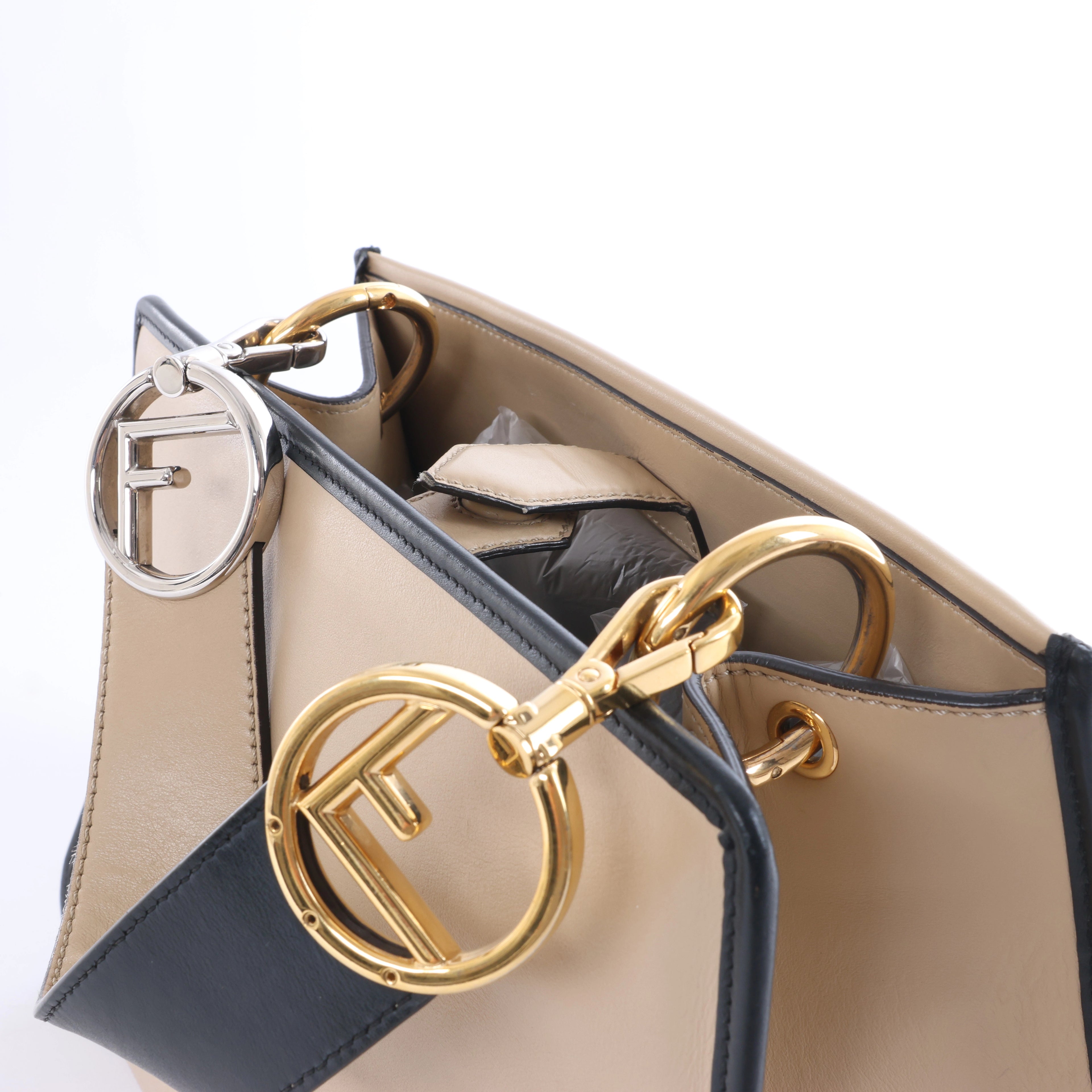 Bolso de mano Fendi Runaway de piel bidireccional en rosa 8BH344