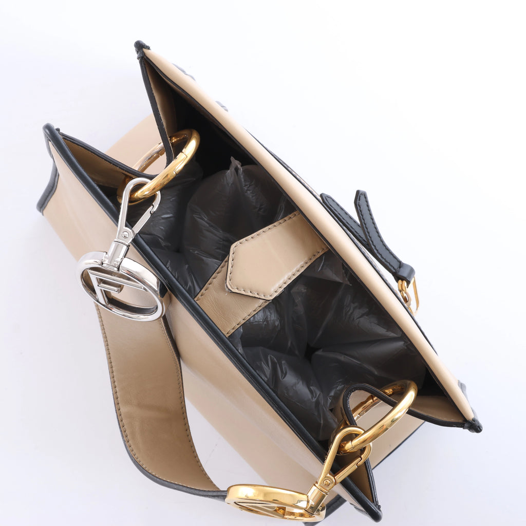 Bolso de mano Fendi Runaway de piel bidireccional en rosa 8BH344