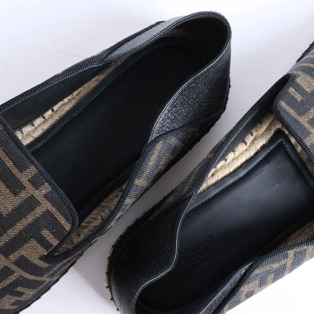 Sandalias de goma Fendi en color crudo, talla 46 UE
