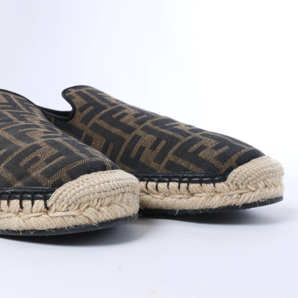 Sandalias de goma Fendi en color crudo, talla 46 UE