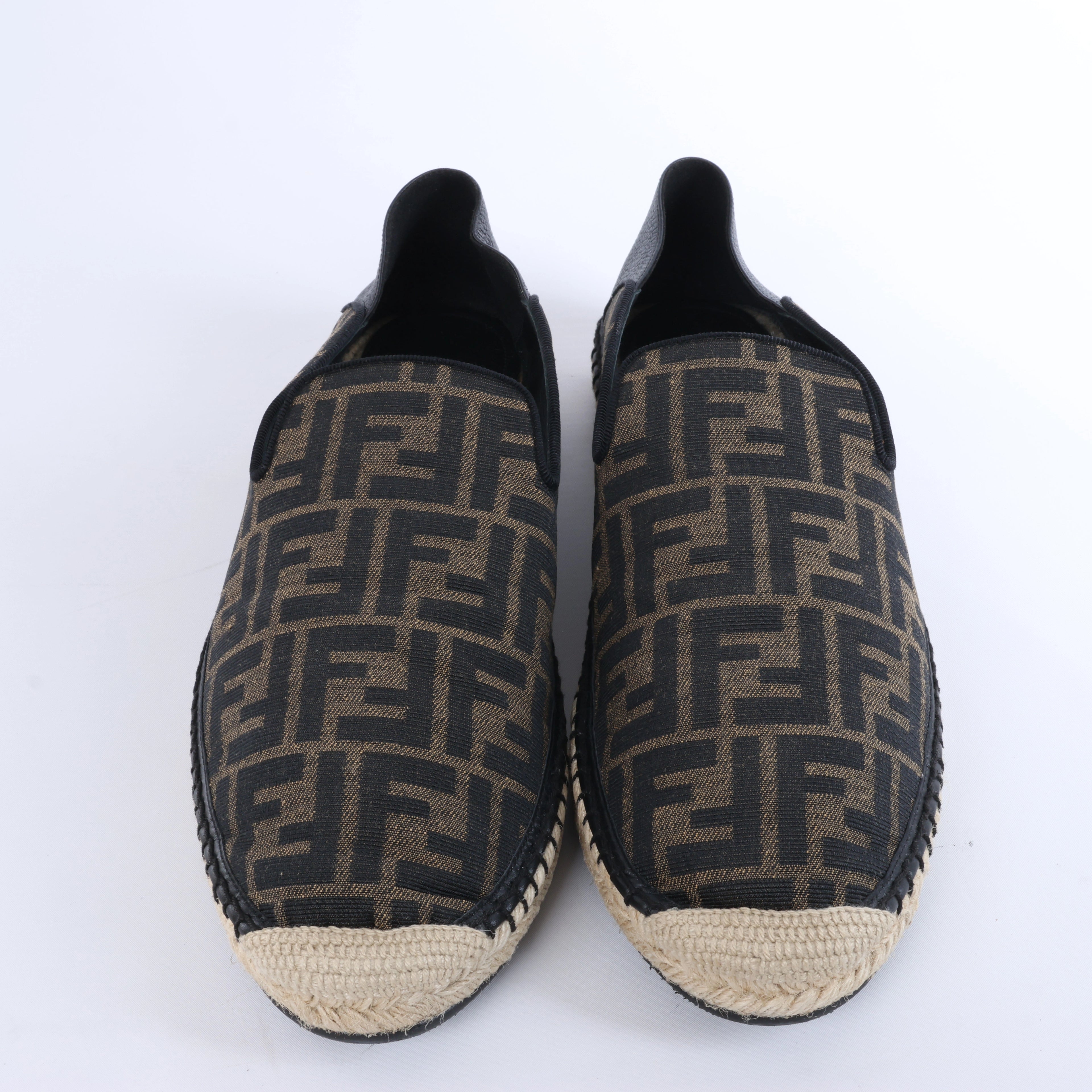 Sandalias de goma Fendi en color crudo, talla 46 UE