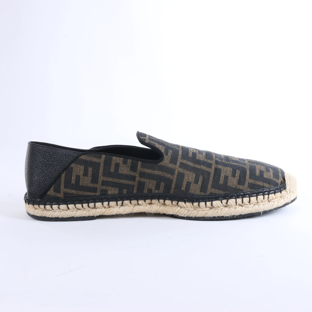 Sandalias de goma Fendi en color crudo, talla 46 UE