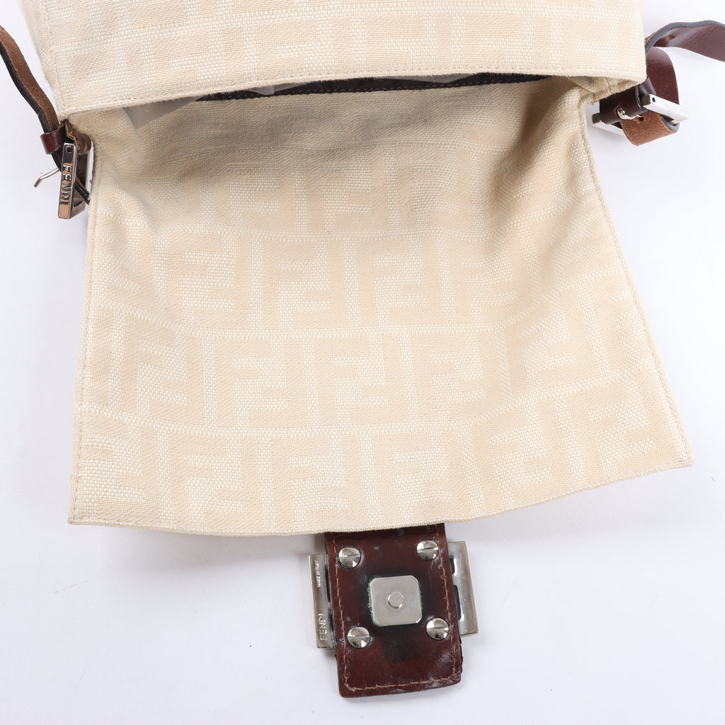 FENDI Mamma Baguette Zucchino Canvas & Leather Shoulder bag in Beige 26325