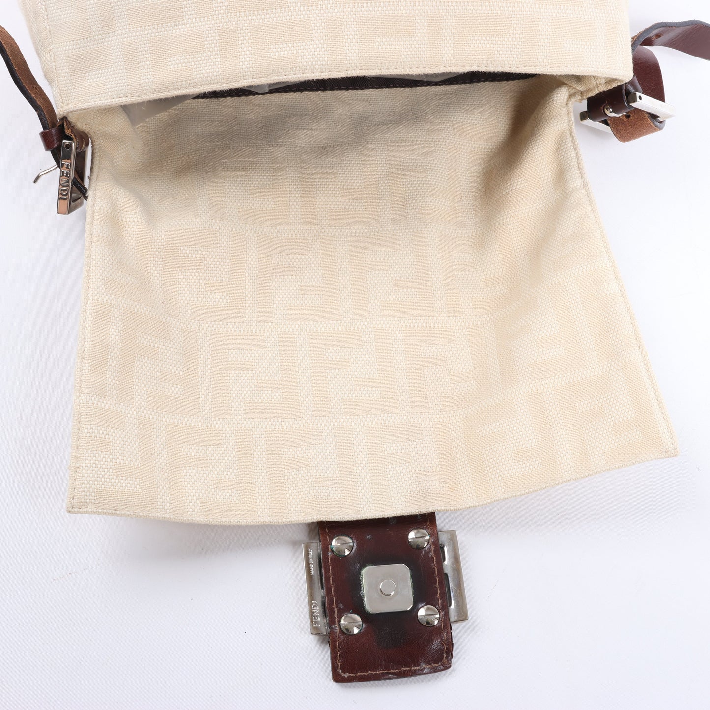 FENDI Mamma Baguette Zucchino Canvas & Leather Shoulder bag in Beige 26325