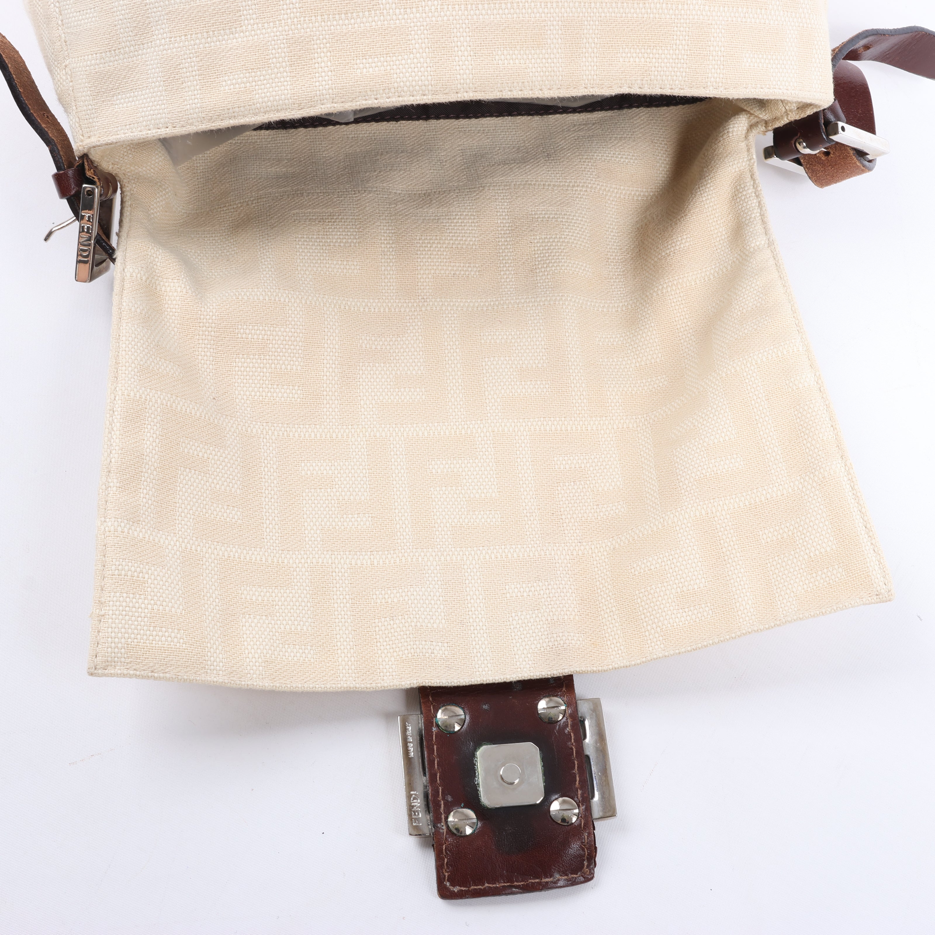 FENDI Mamma Baguette Zucchino Canvas & Leather Shoulder bag in Beige 26325