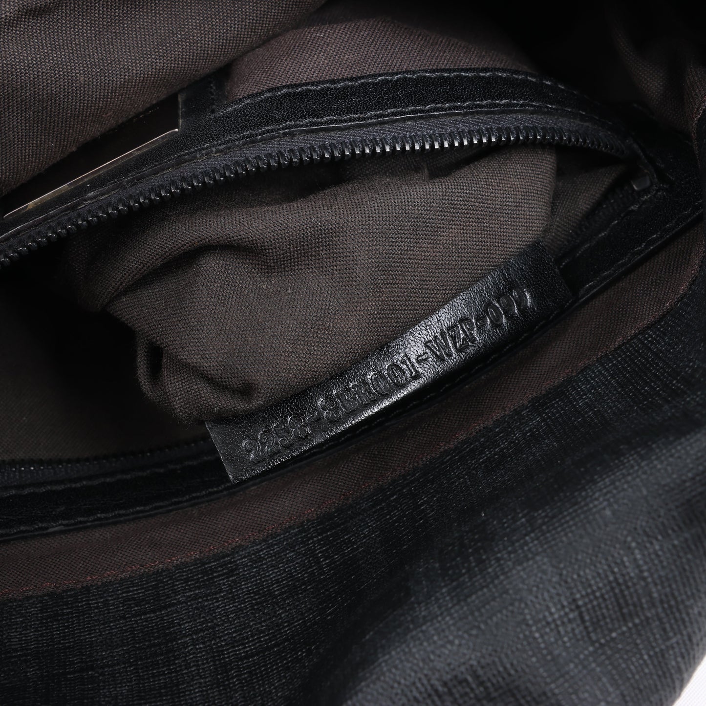 FENDI Zucchino Mamma Baguette Leather Shoulder bag in Black 8BR001