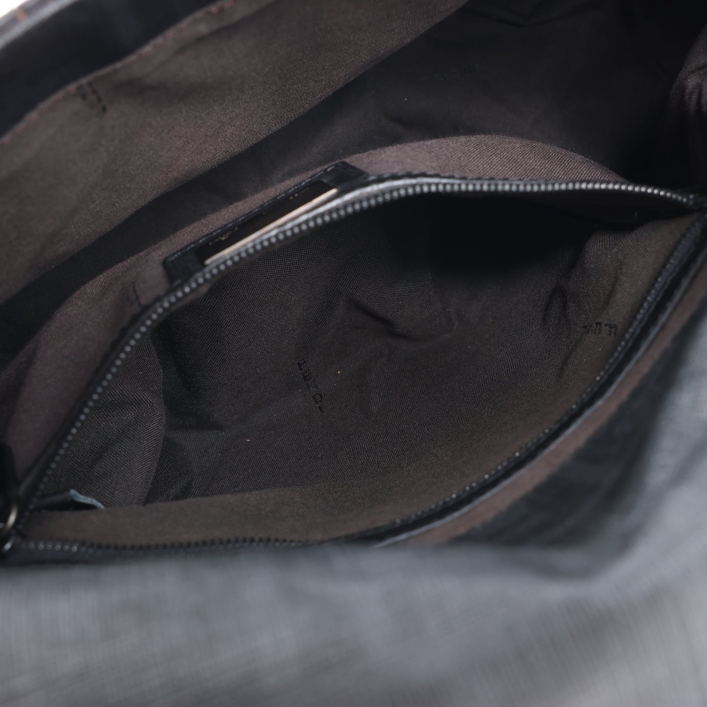 FENDI Zucchino Mamma Baguette Leather Shoulder bag in Black 8BR001