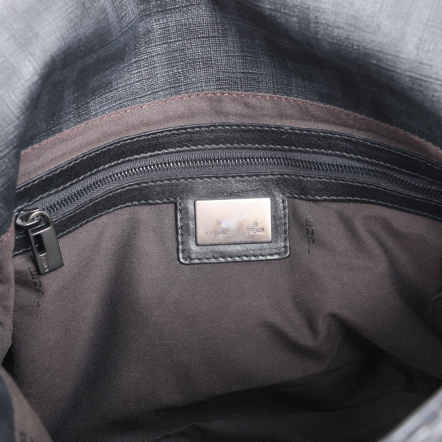 FENDI Zucchino Mamma Baguette Leather Shoulder bag in Black 8BR001