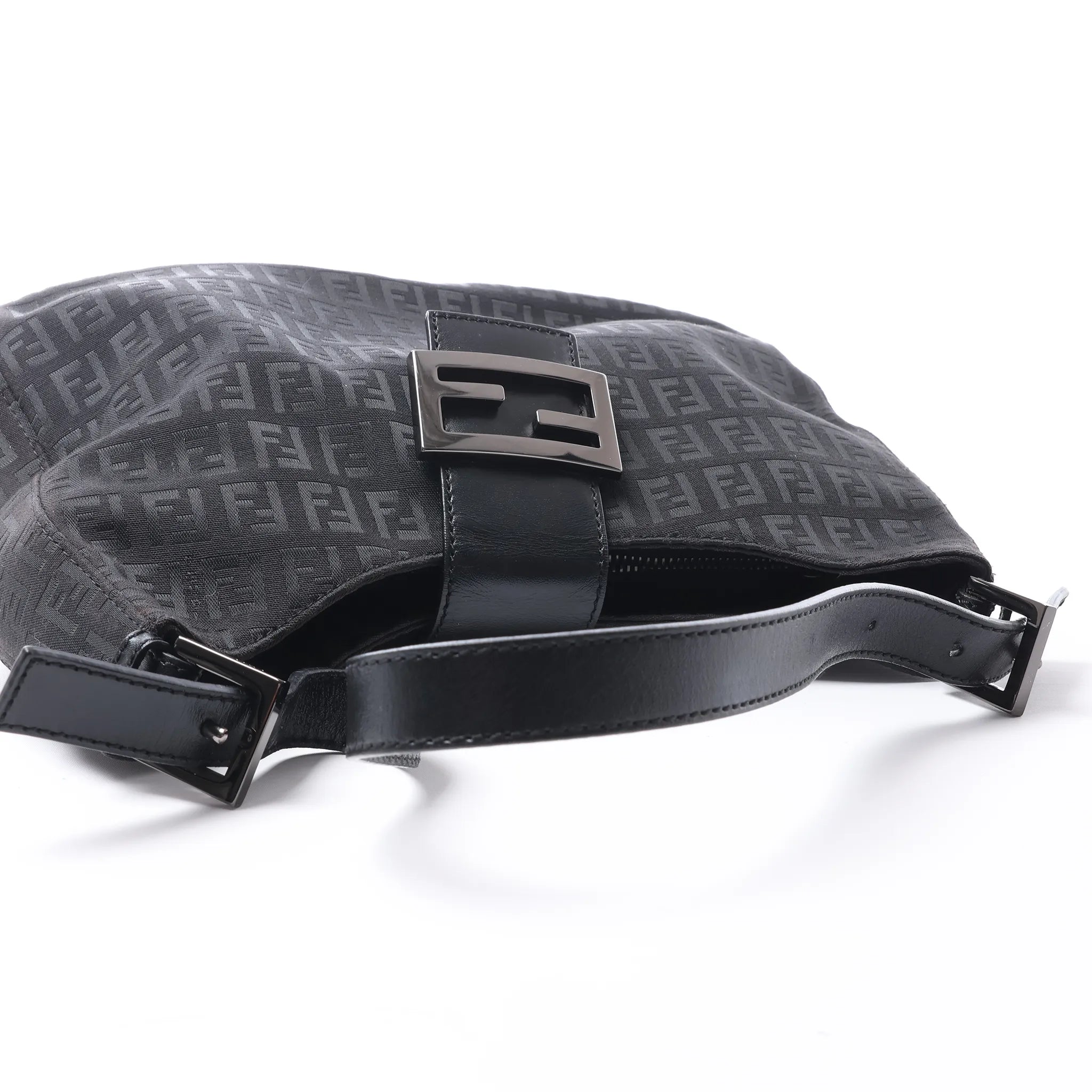 FENDI Mamma Baguette Zucchino Canvas & Leather Shoulder bag in Black 8BR036