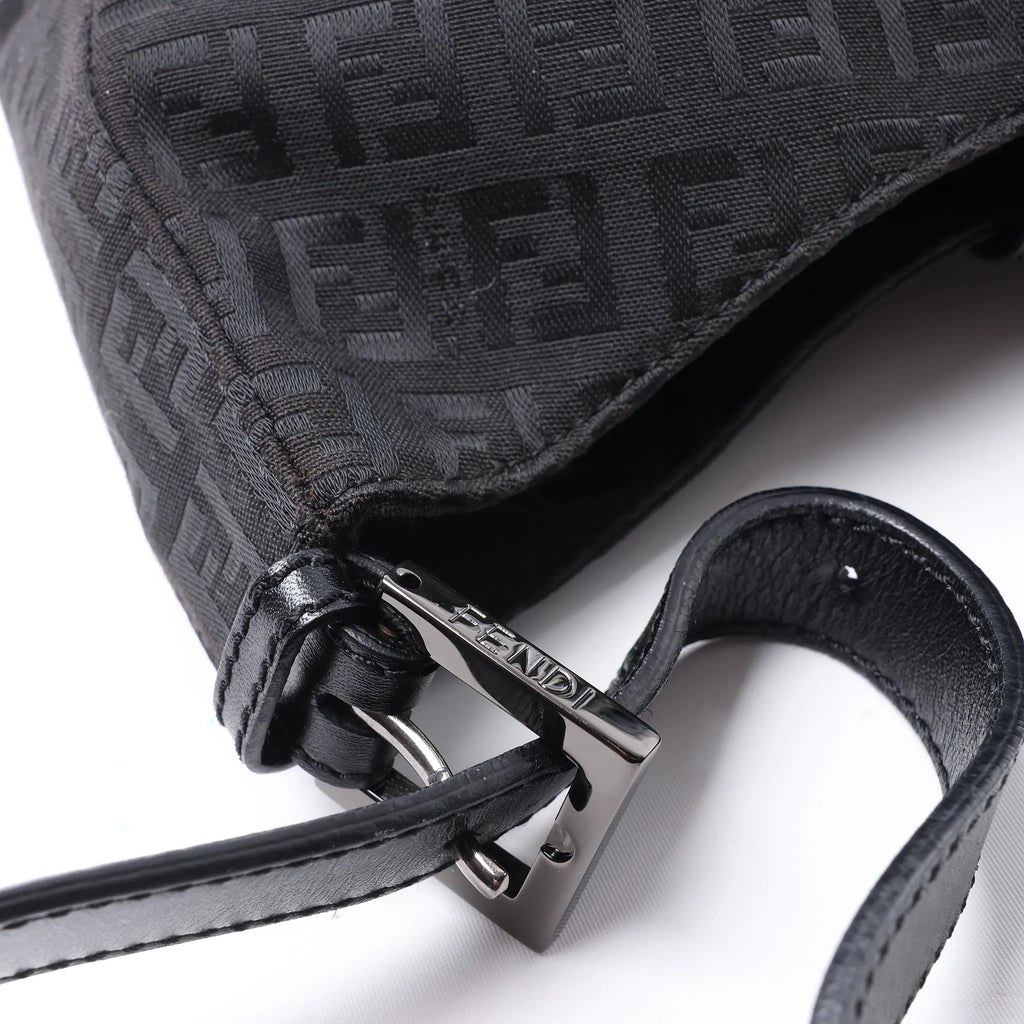 FENDI Mamma Baguette Zucchino Canvas & Leather Shoulder bag in Black 8BR036
